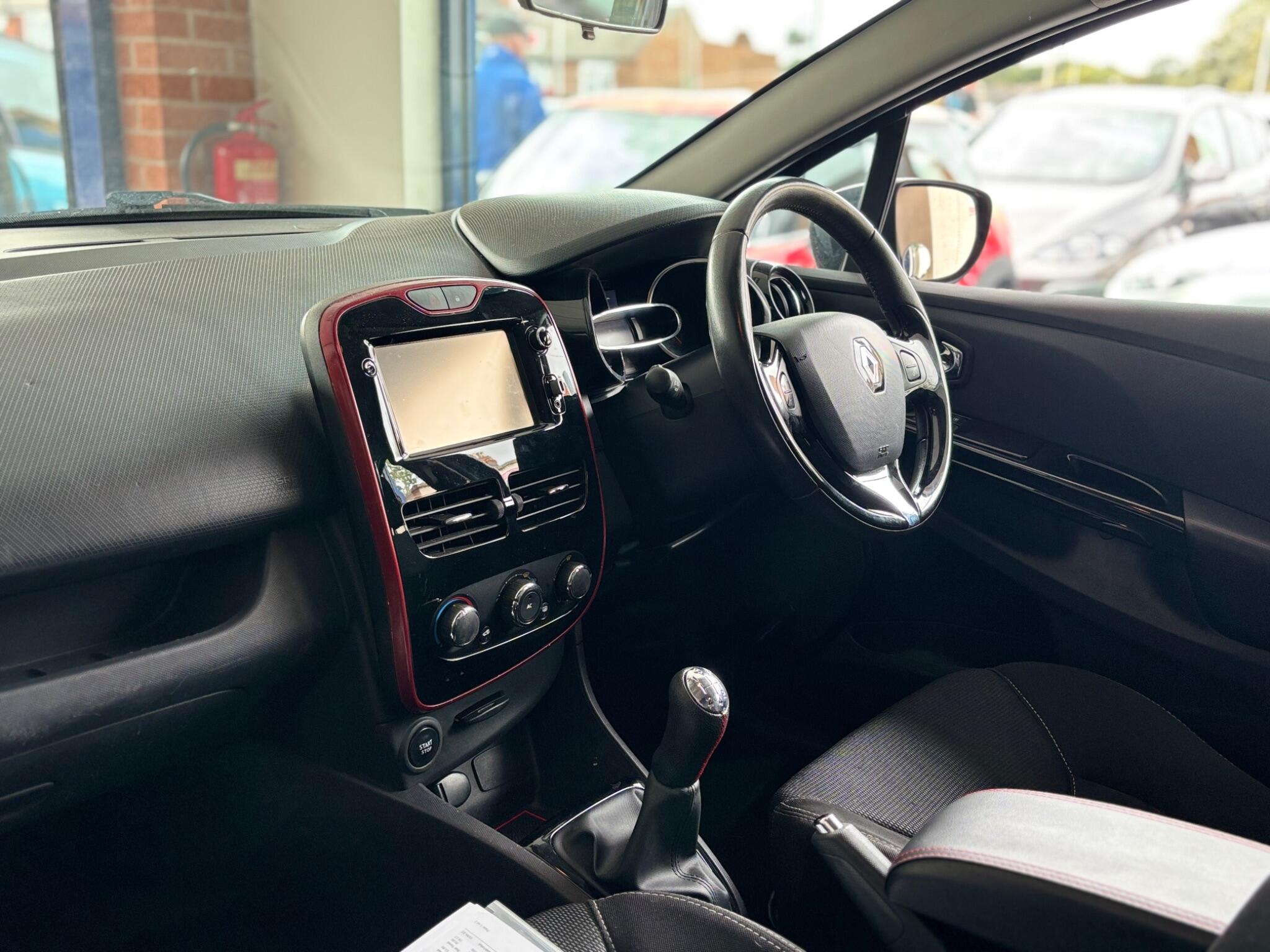 Renault Clio view 9