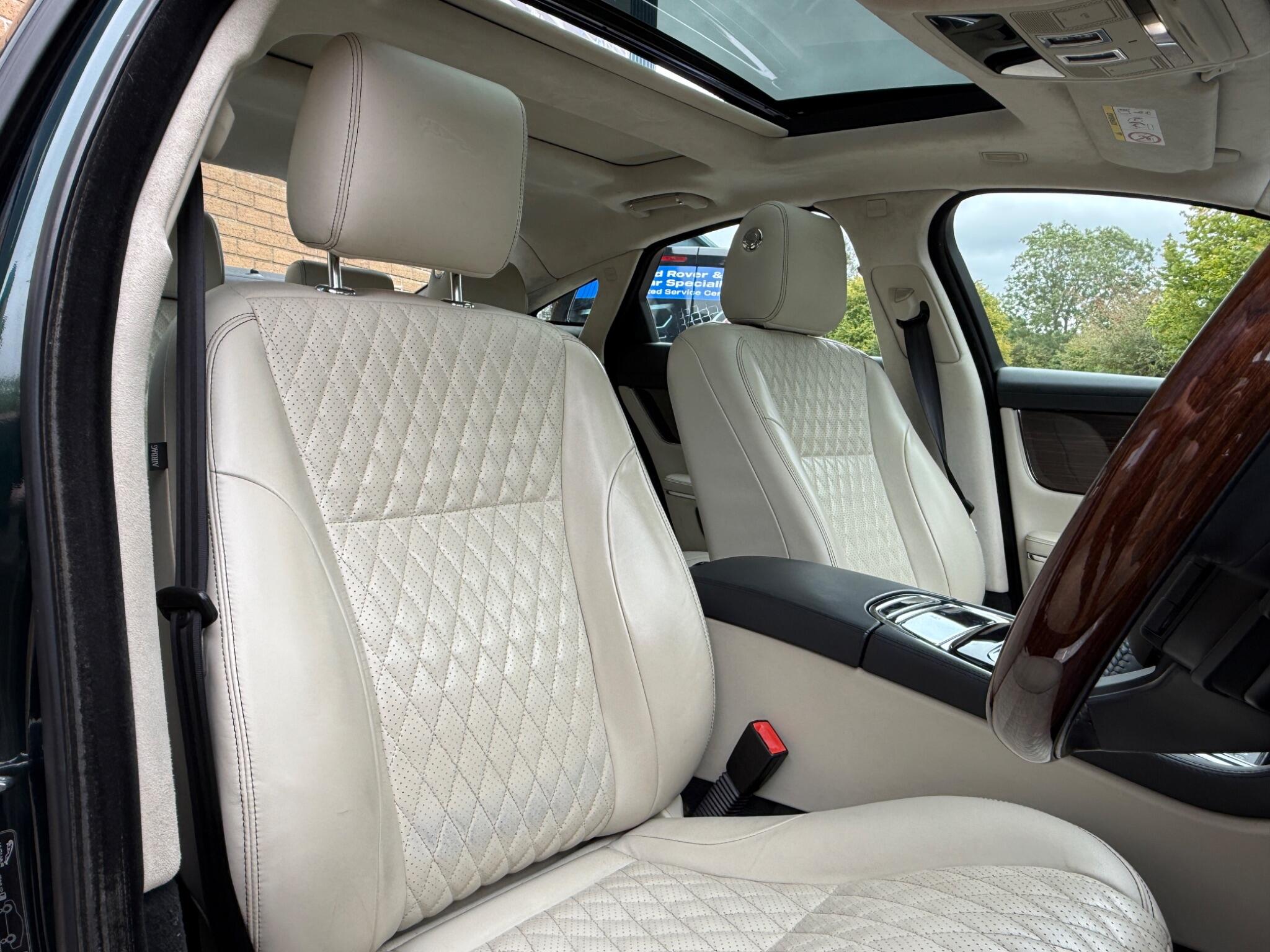 Jaguar XJ view 25