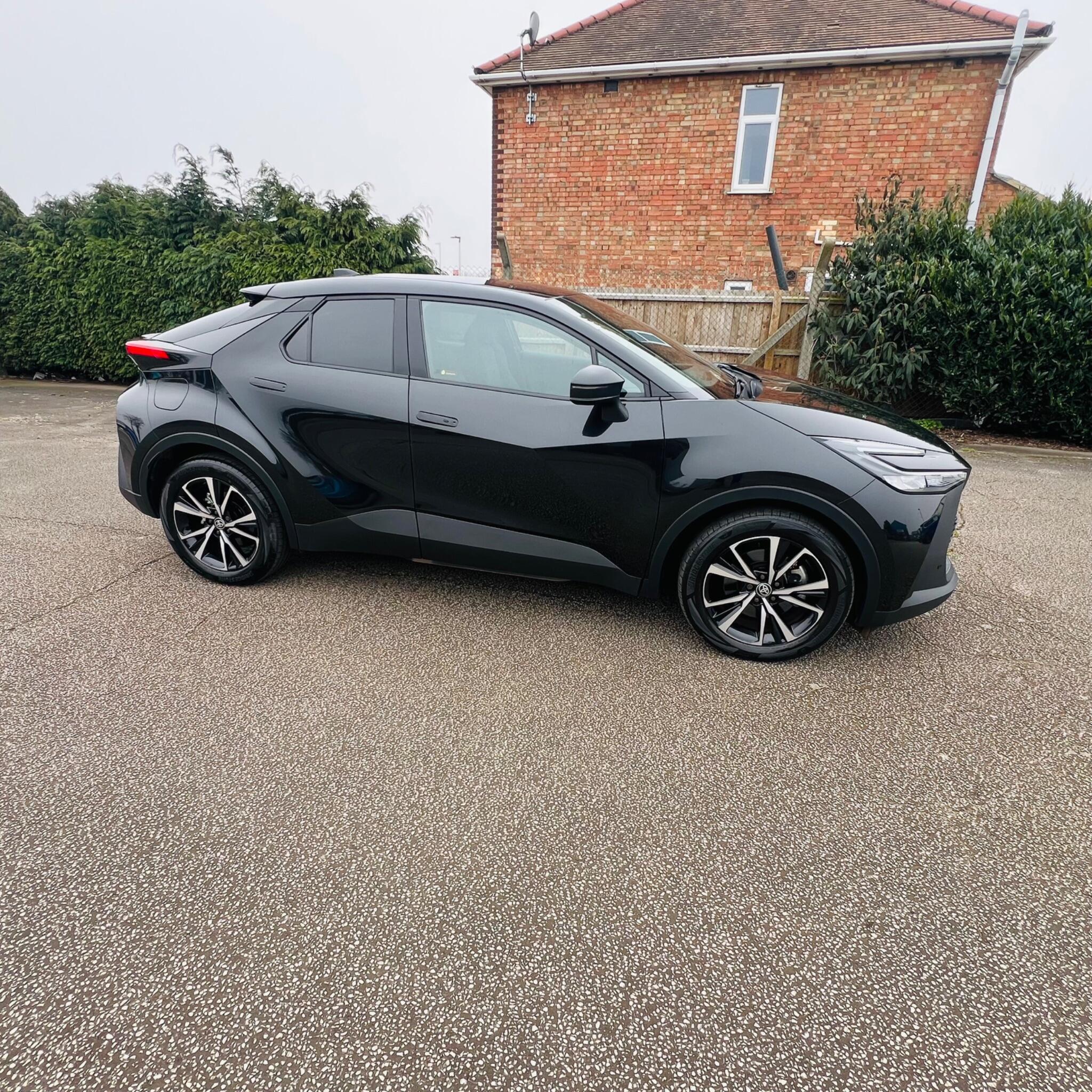 Toyota C-HR view 13