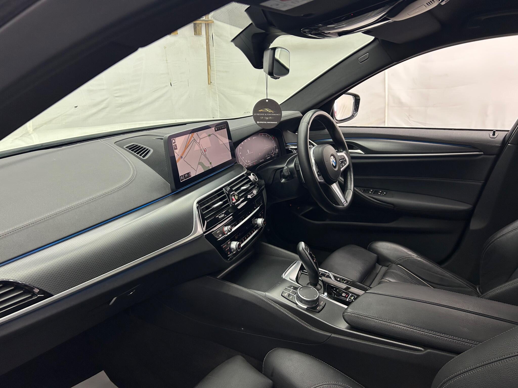 BMW 5 Series view 15