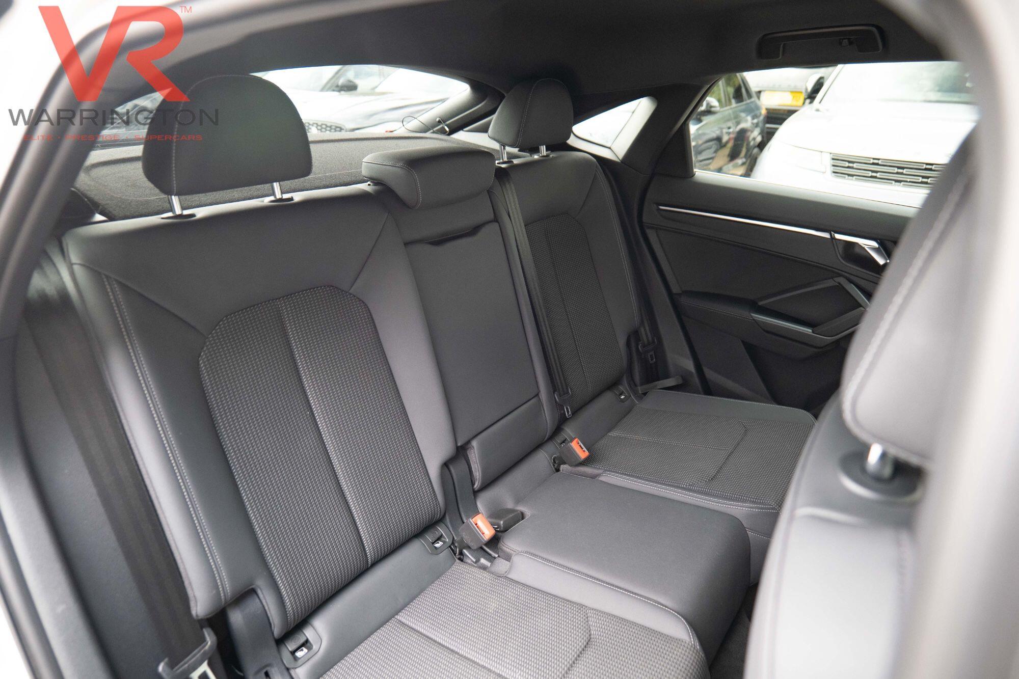 Audi Q3 view 36