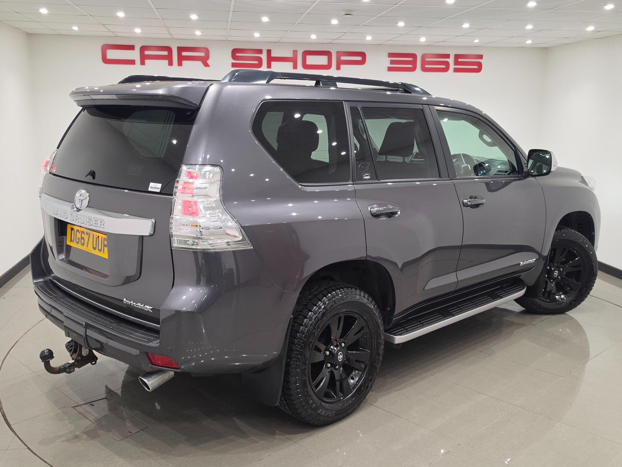 Toyota Land Cruiser view 7