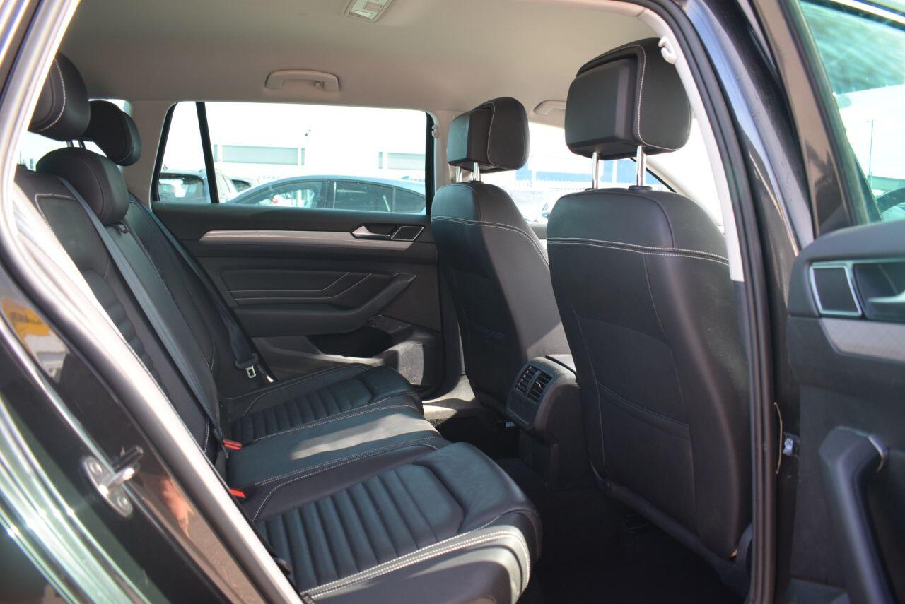 Volkswagen Passat view 17