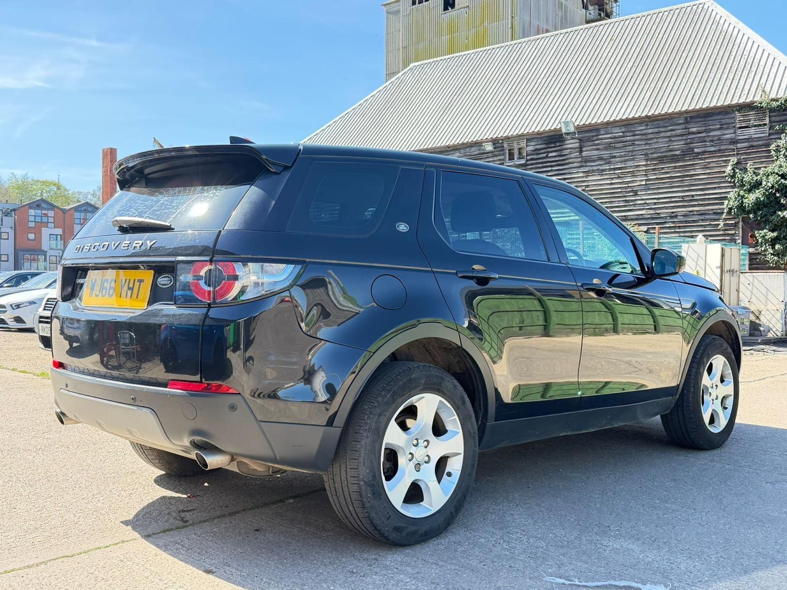 Land Rover Discovery Sport view 8