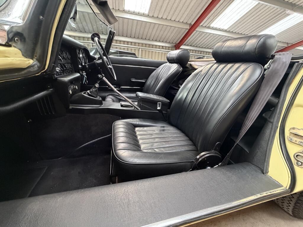 Jaguar E-Type view 9