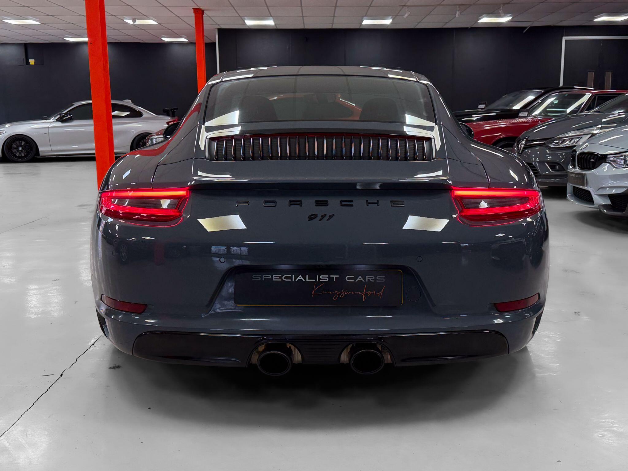 Porsche 911 view 19