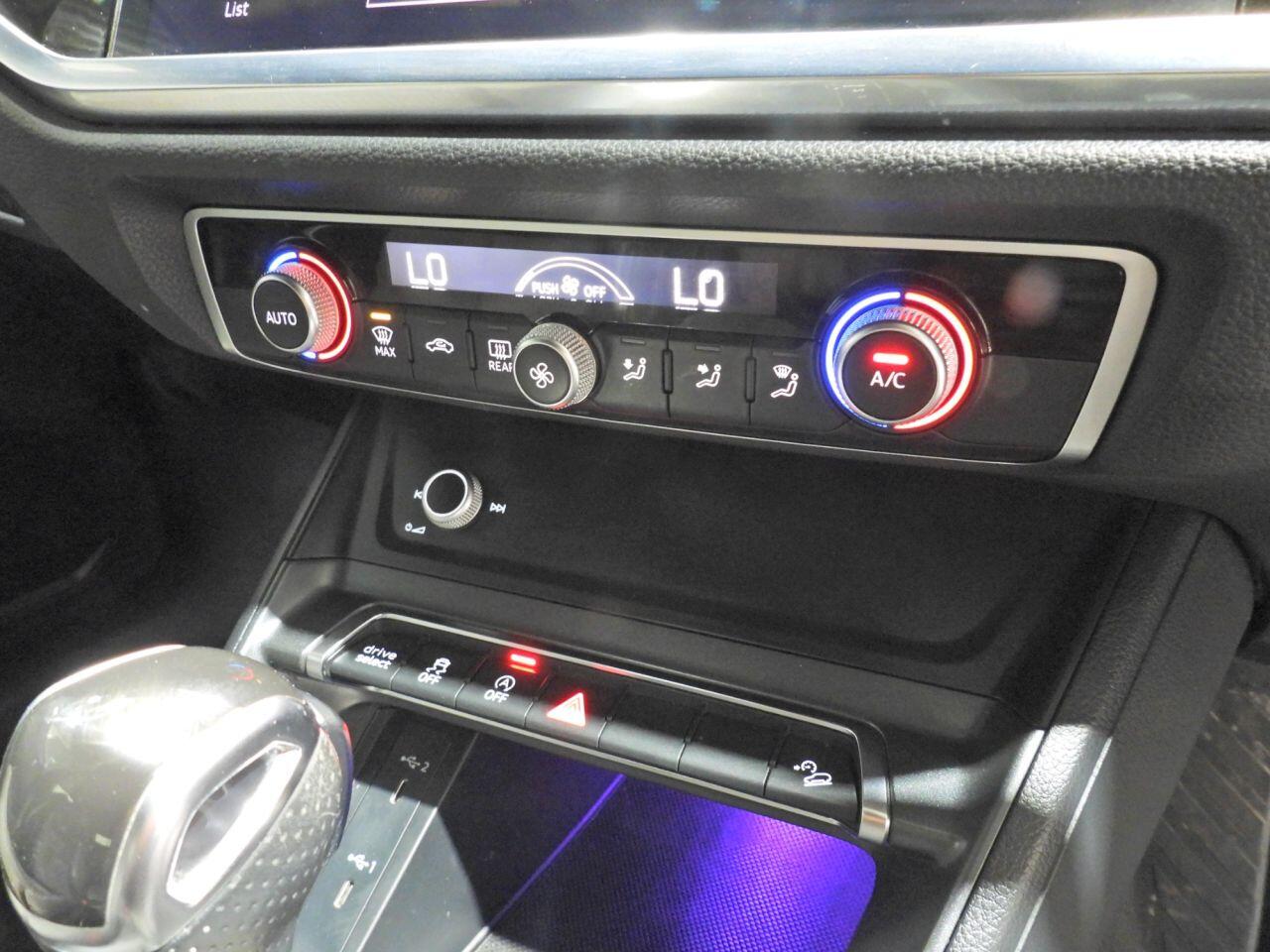 Audi Q3 view 26