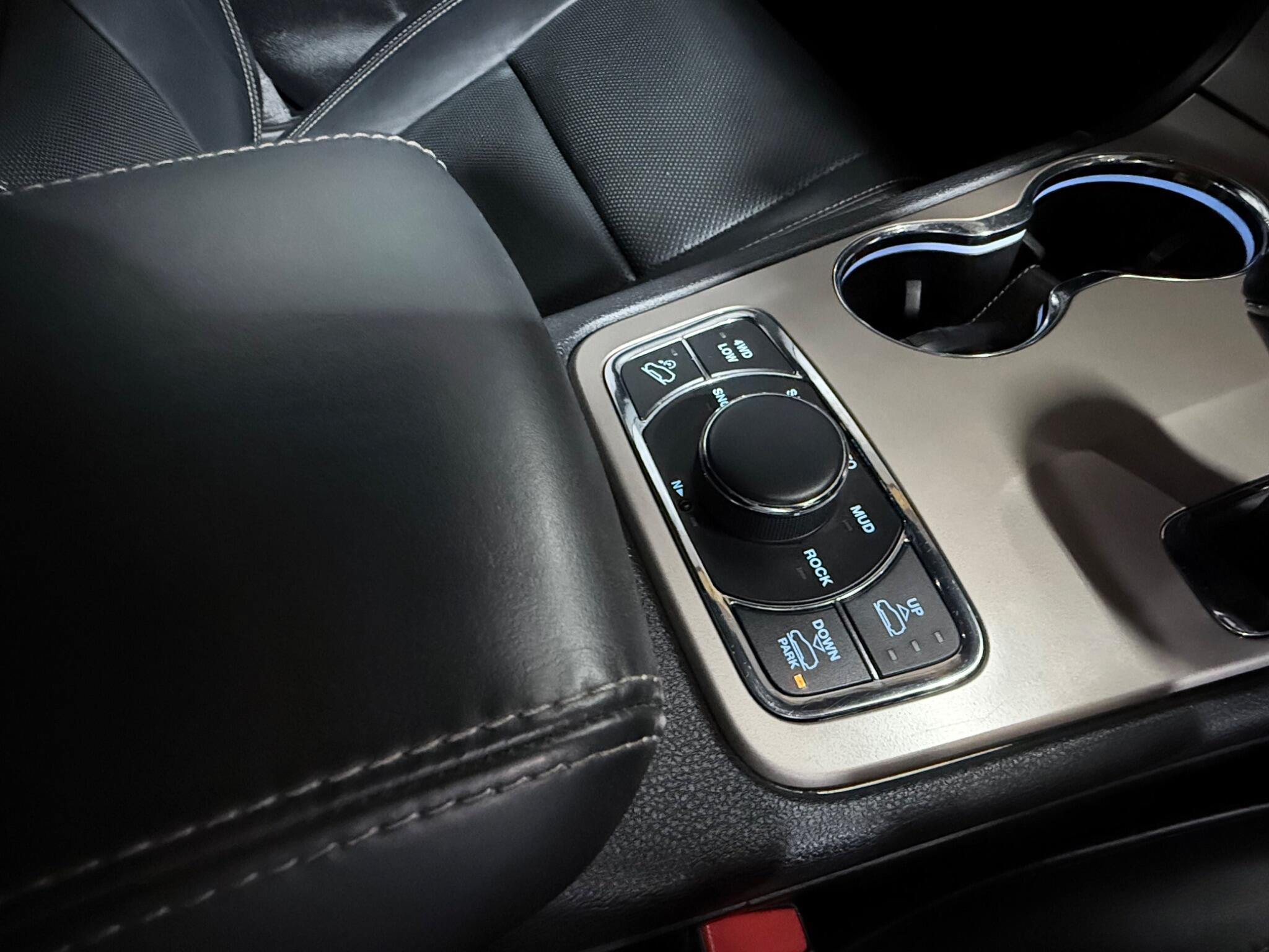 Jeep Grand Cherokee view 48
