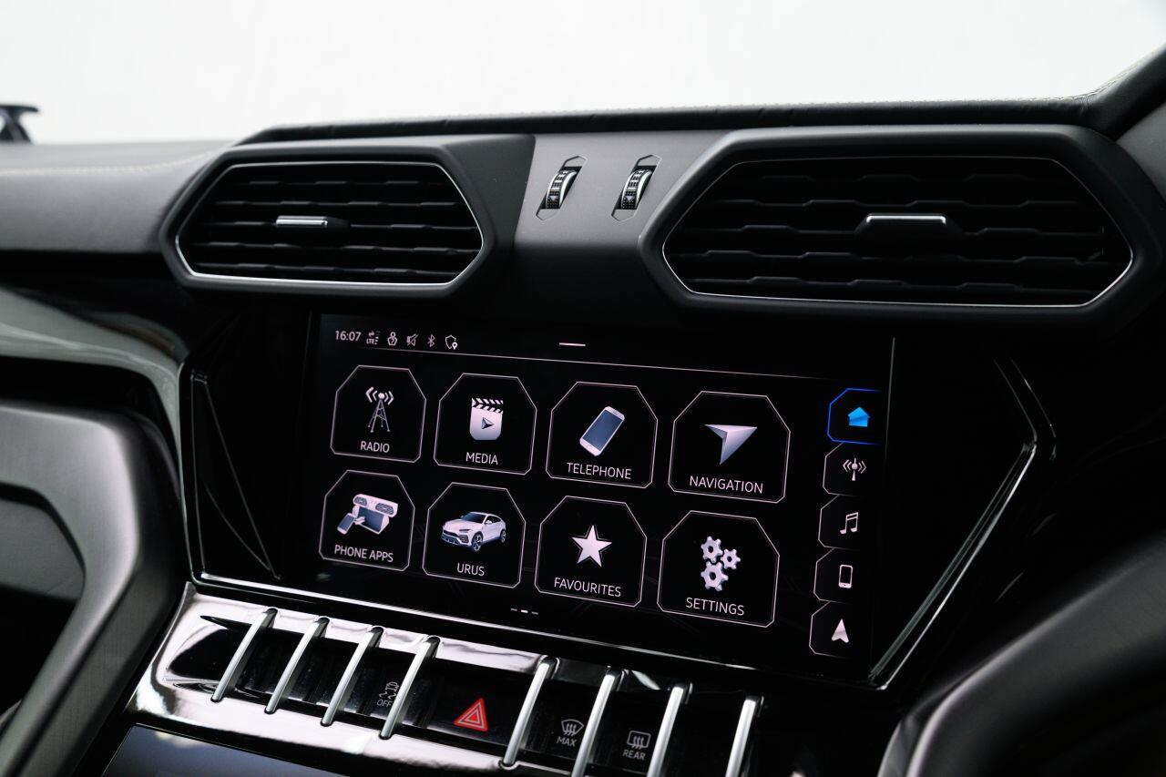 Lamborghini Urus view 86