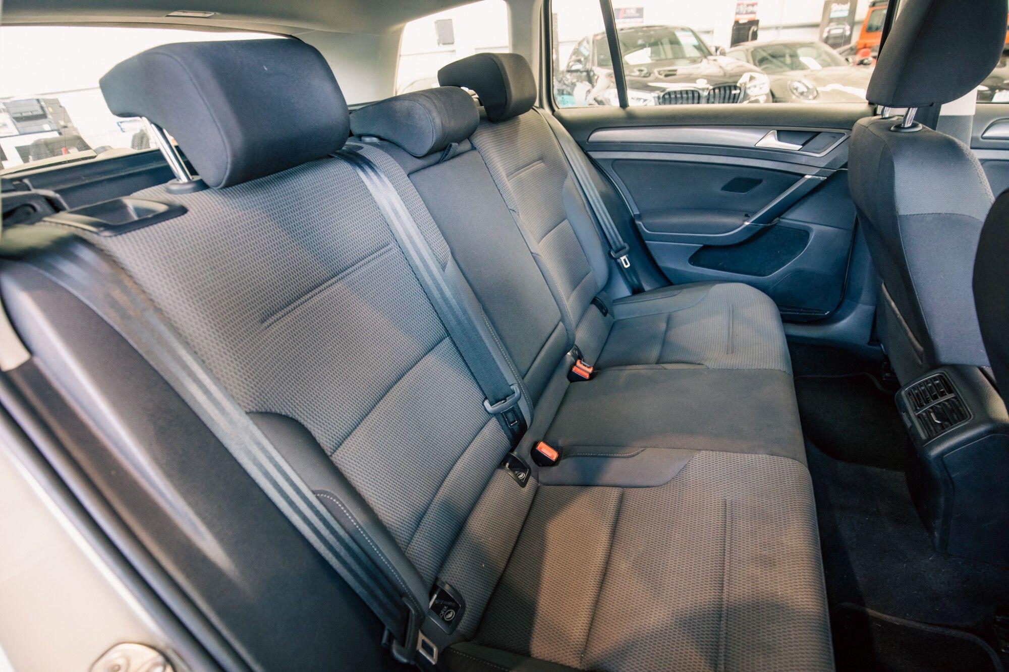 Volkswagen Golf view 9