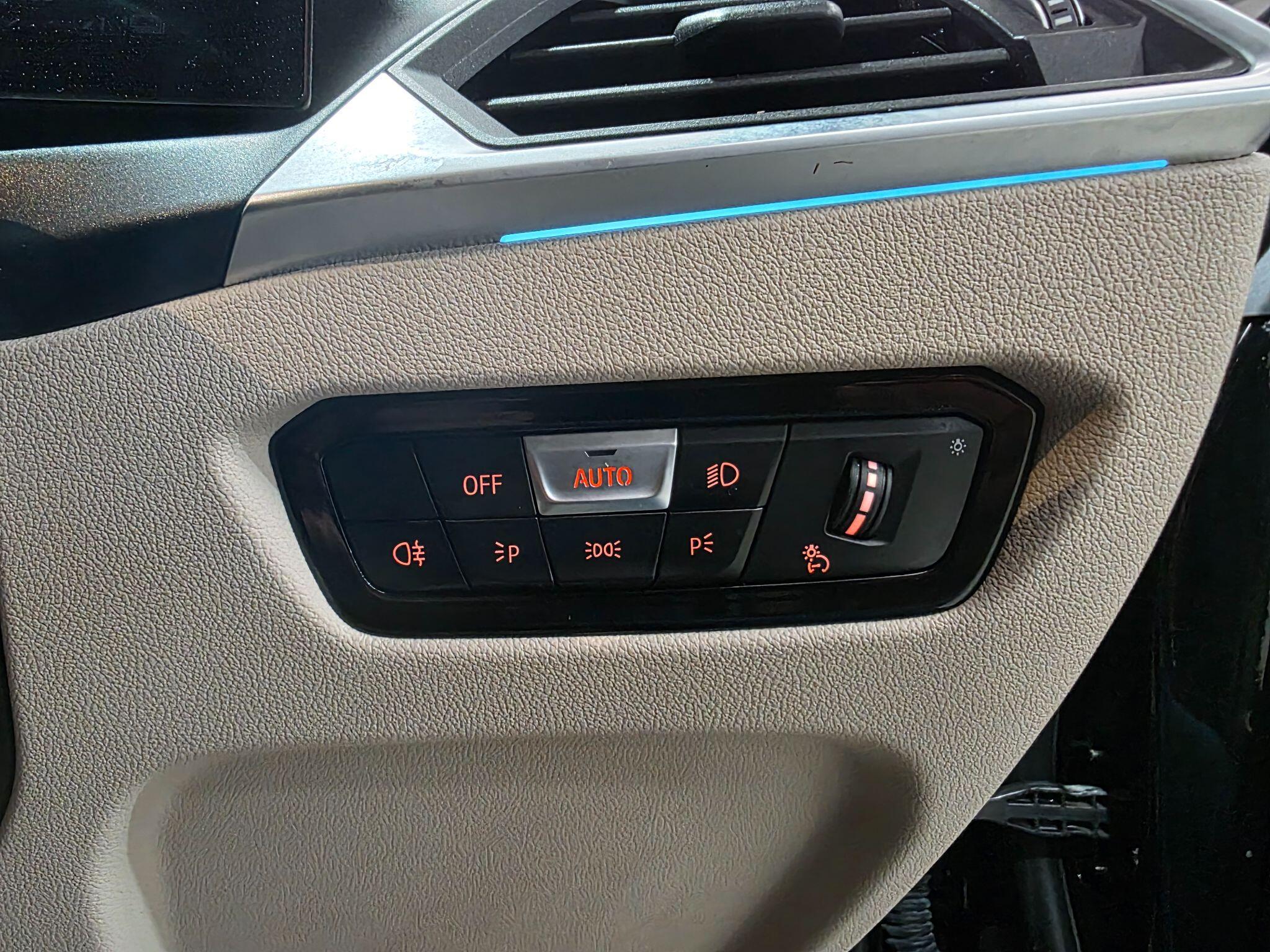 BMW 3 Series view 24