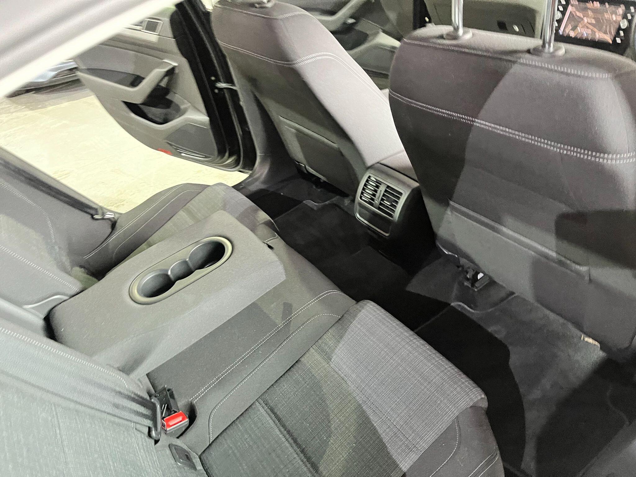 Volkswagen Passat view 35