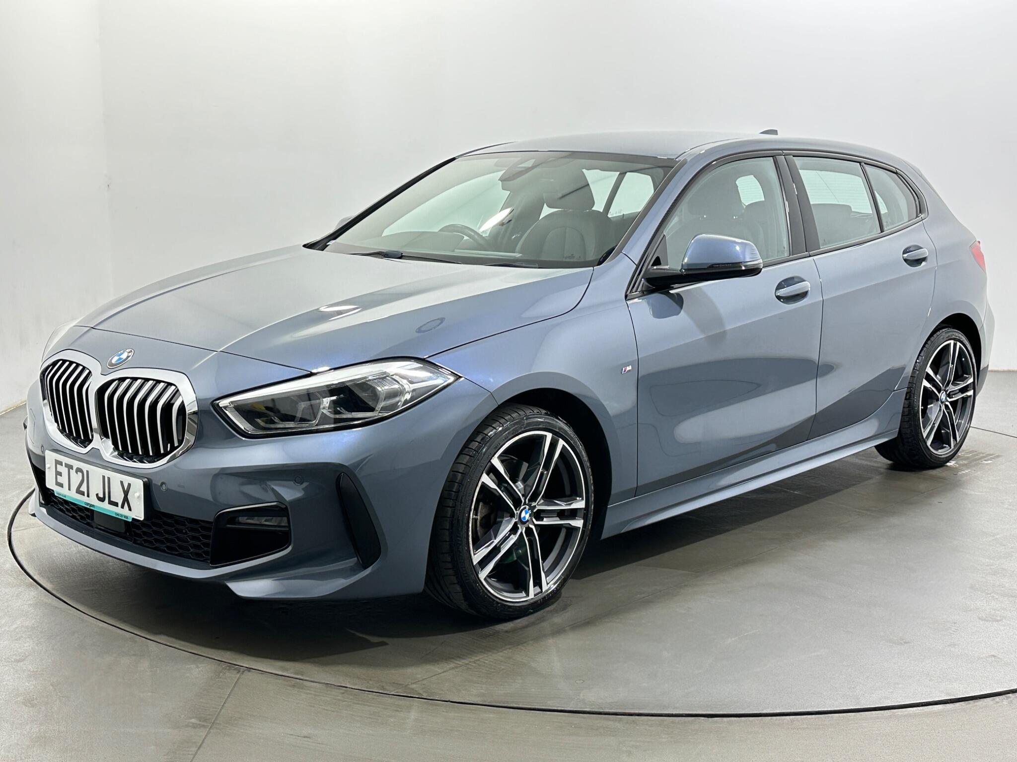BMW 1 Series view 4