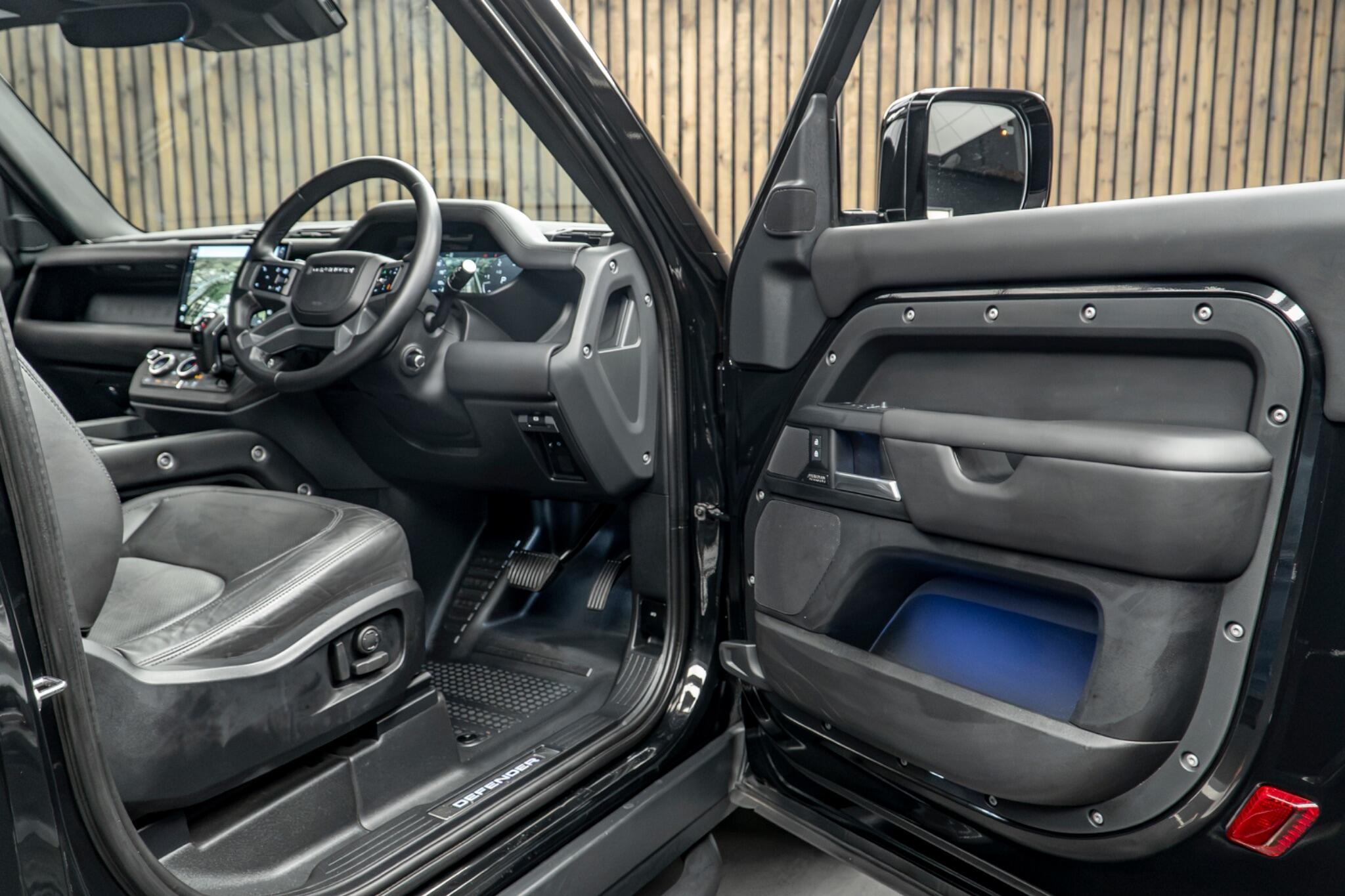 Land Rover Defender view 28