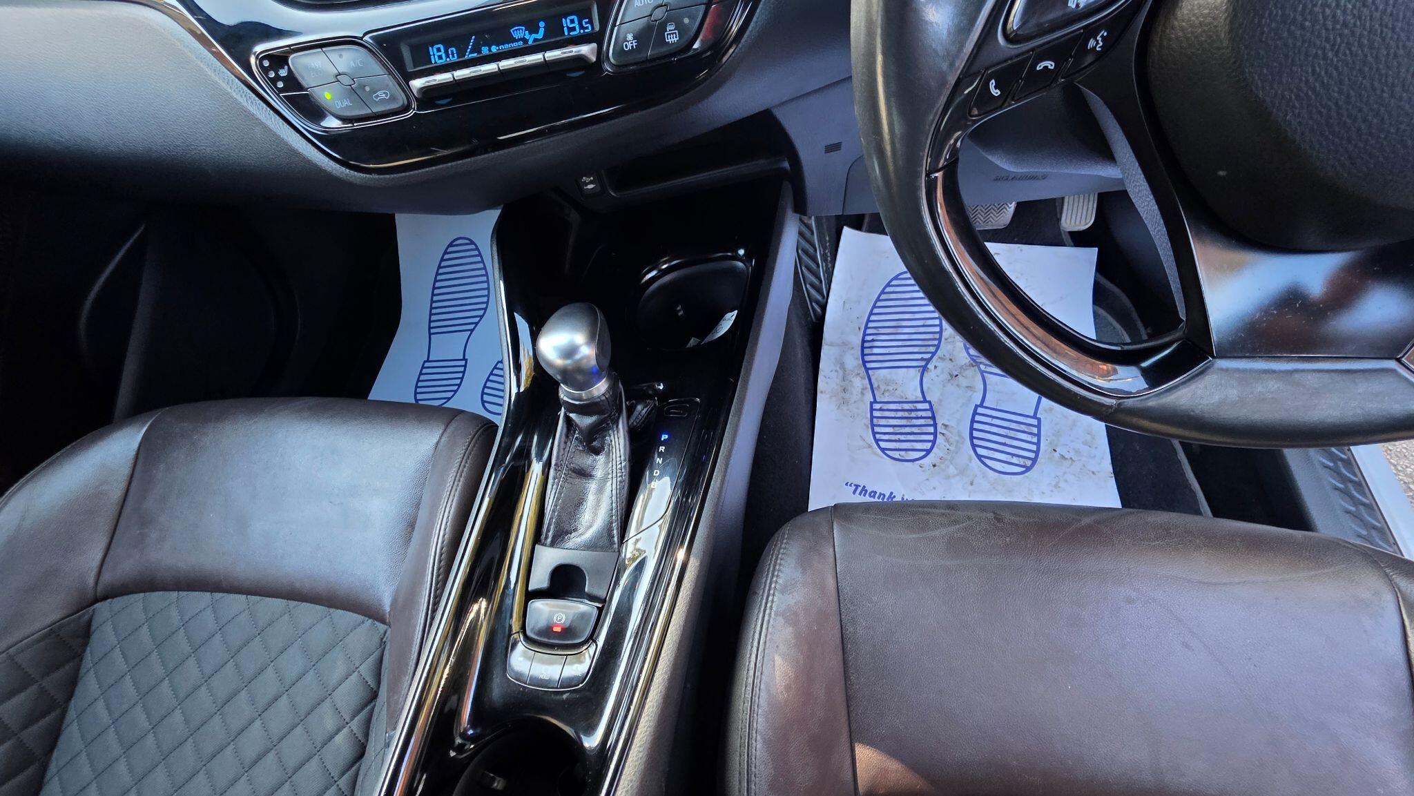 Toyota C-HR view 16