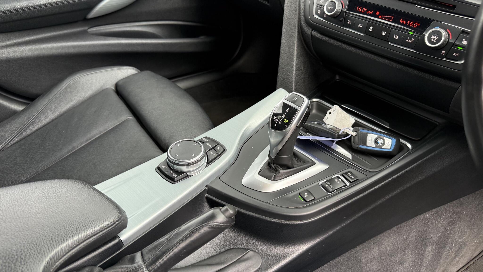 BMW 3 Series view 24
