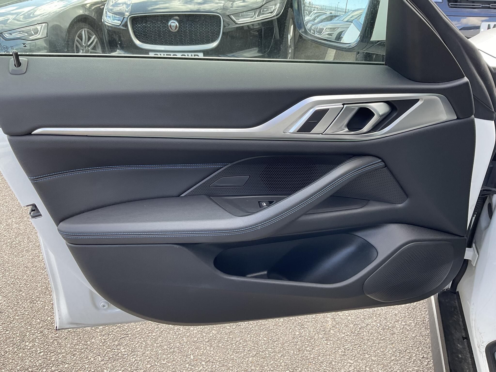 BMW I4 view 22