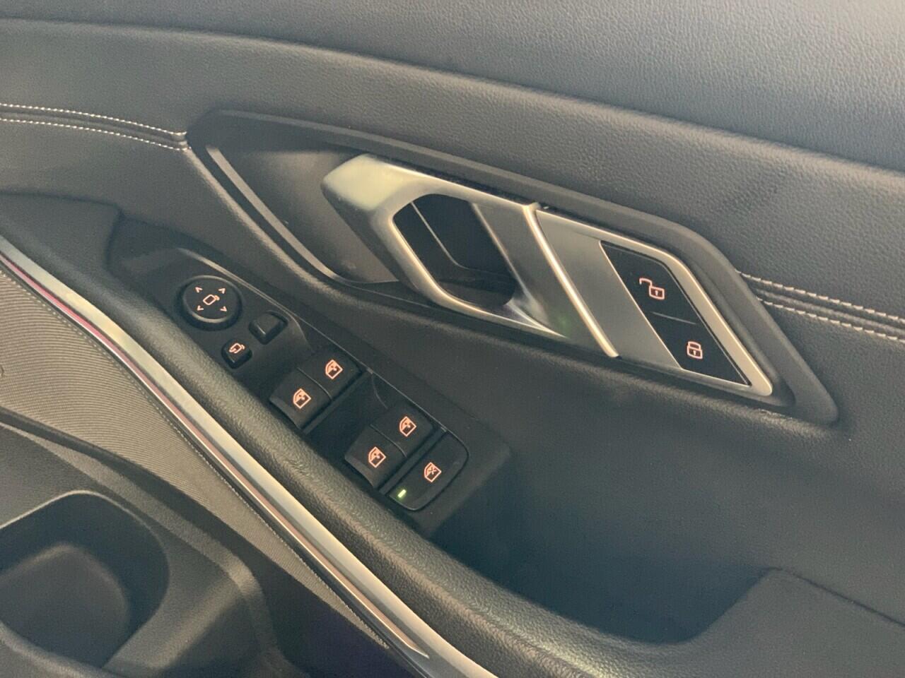 BMW 3 Series view 39