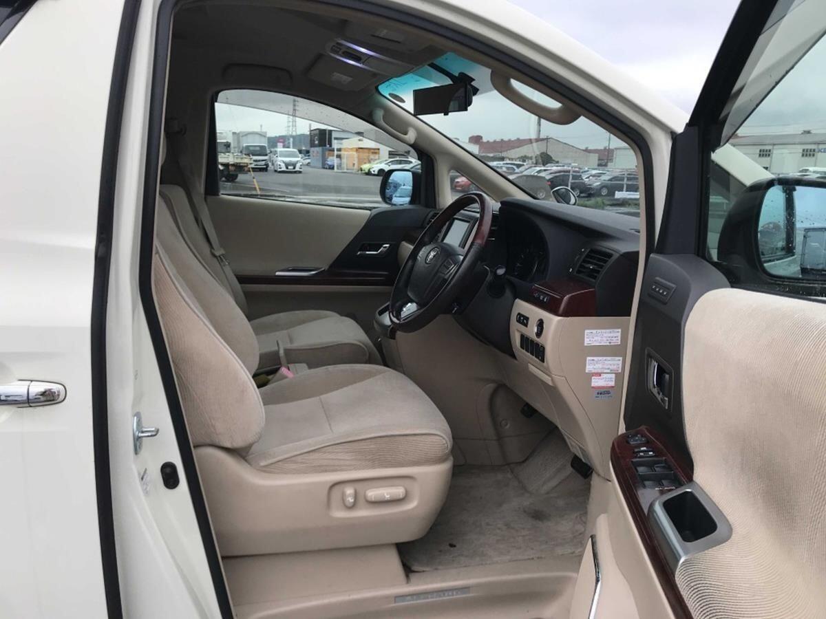 Toyota Alphard view 12