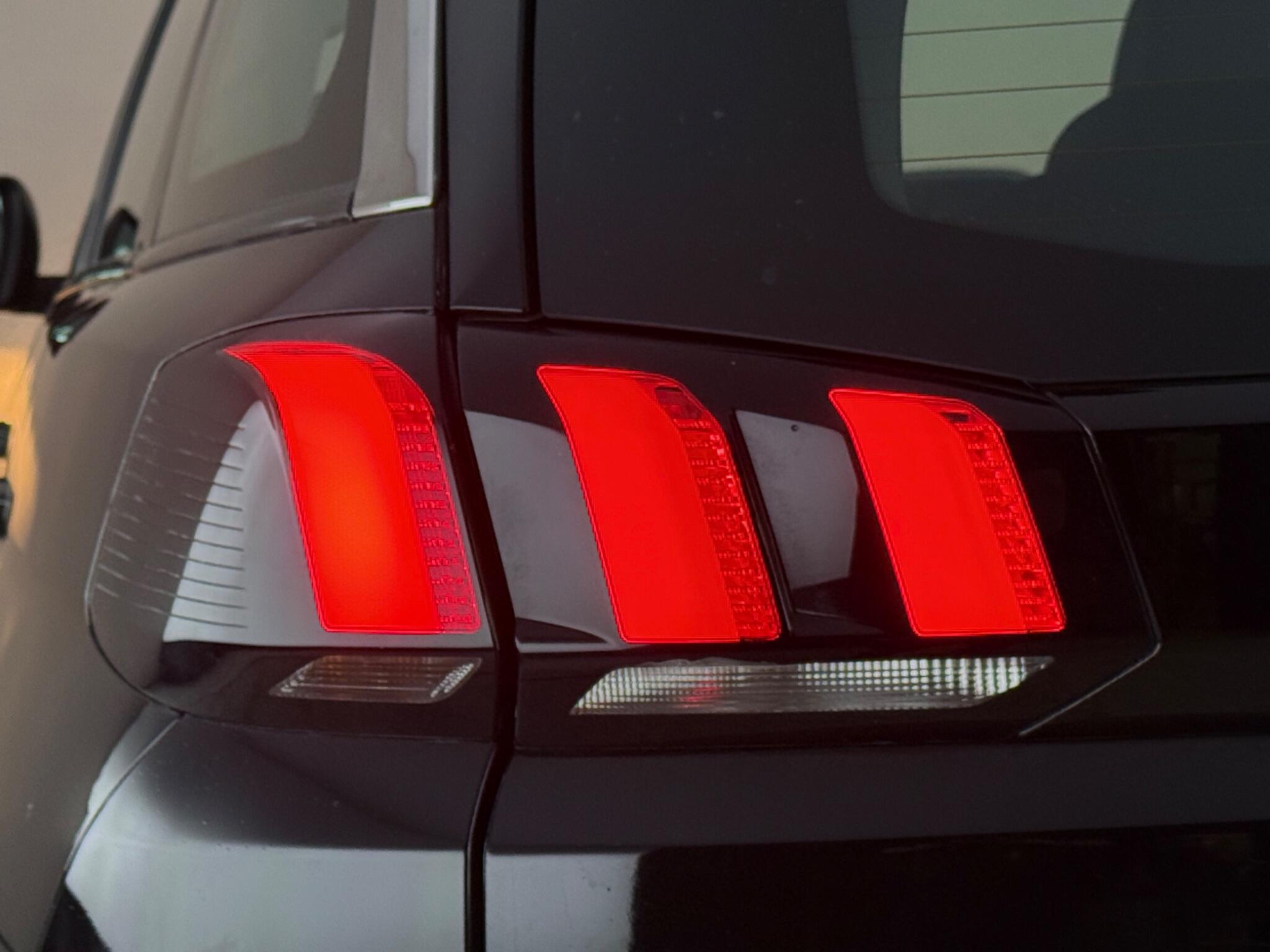Peugeot 5008 view 11