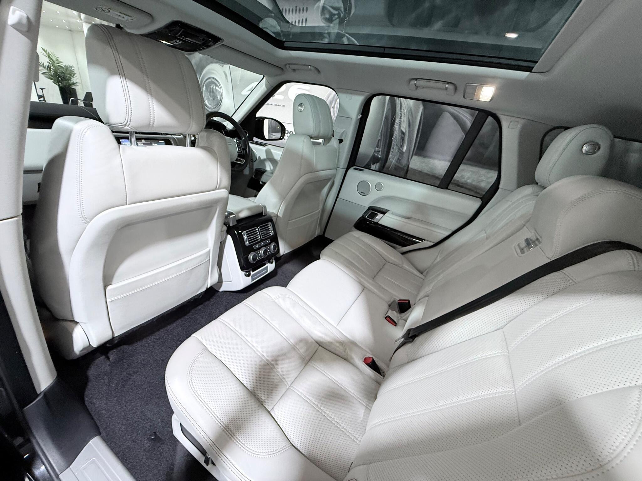 Land Rover Range Rover view 22