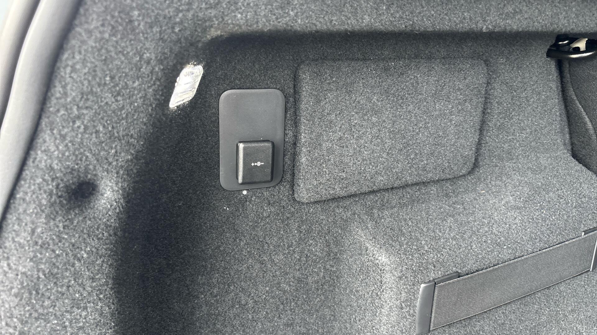 Land Rover Range Rover Evoque view 42