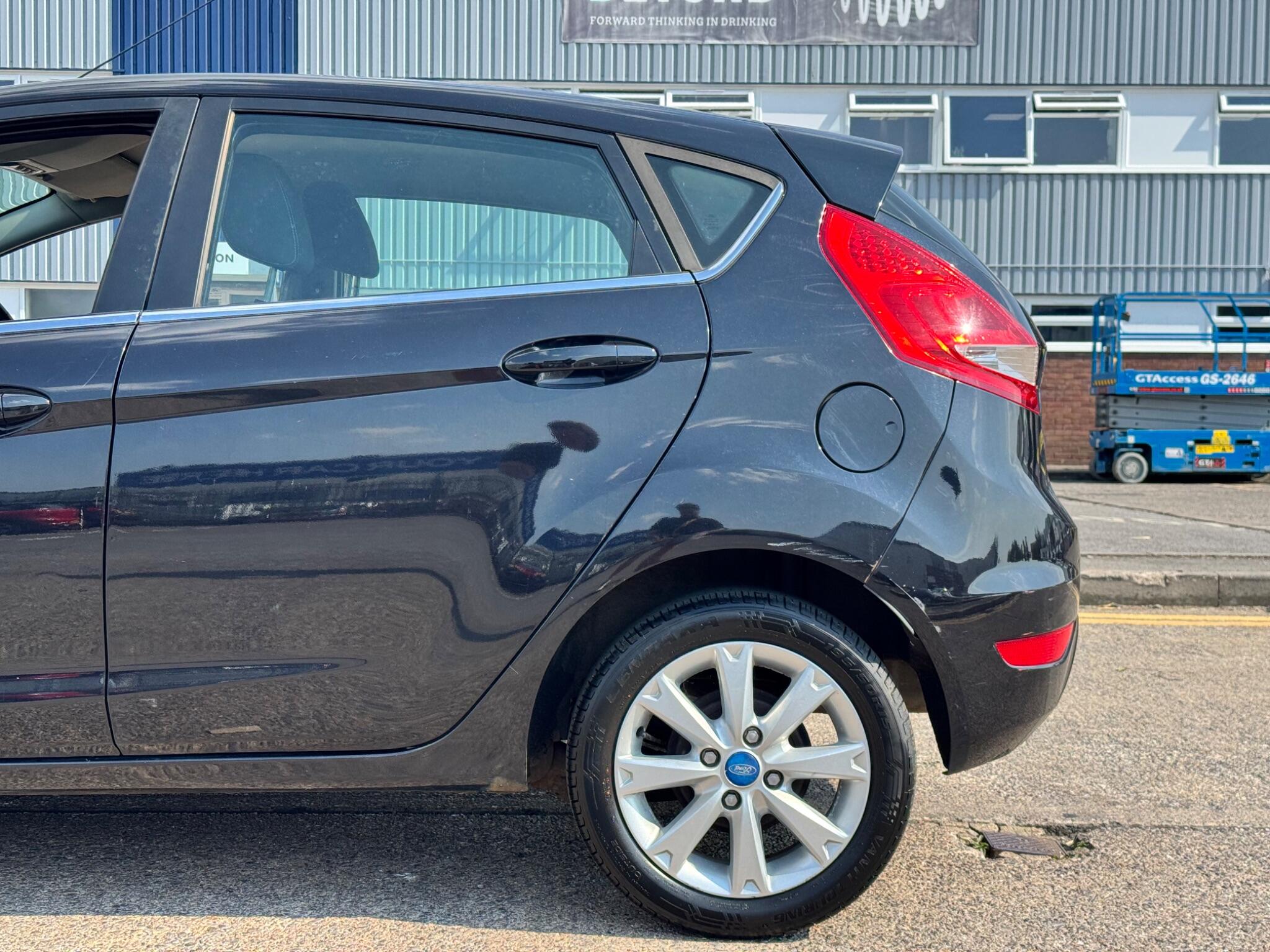 Ford Fiesta view 41