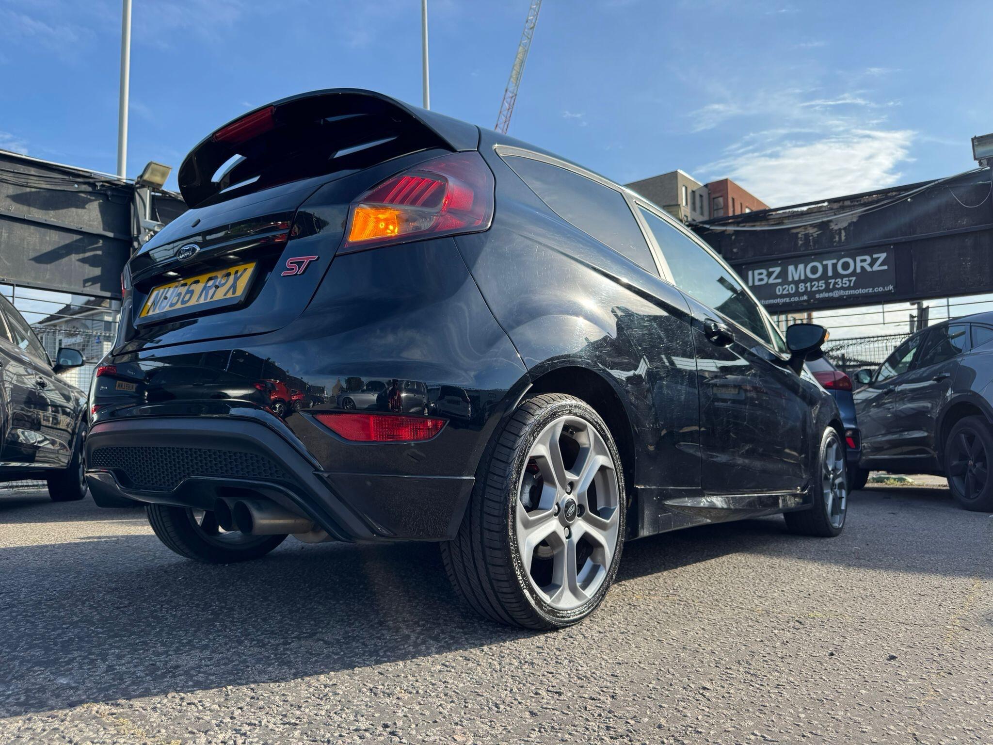 Ford Fiesta view 34