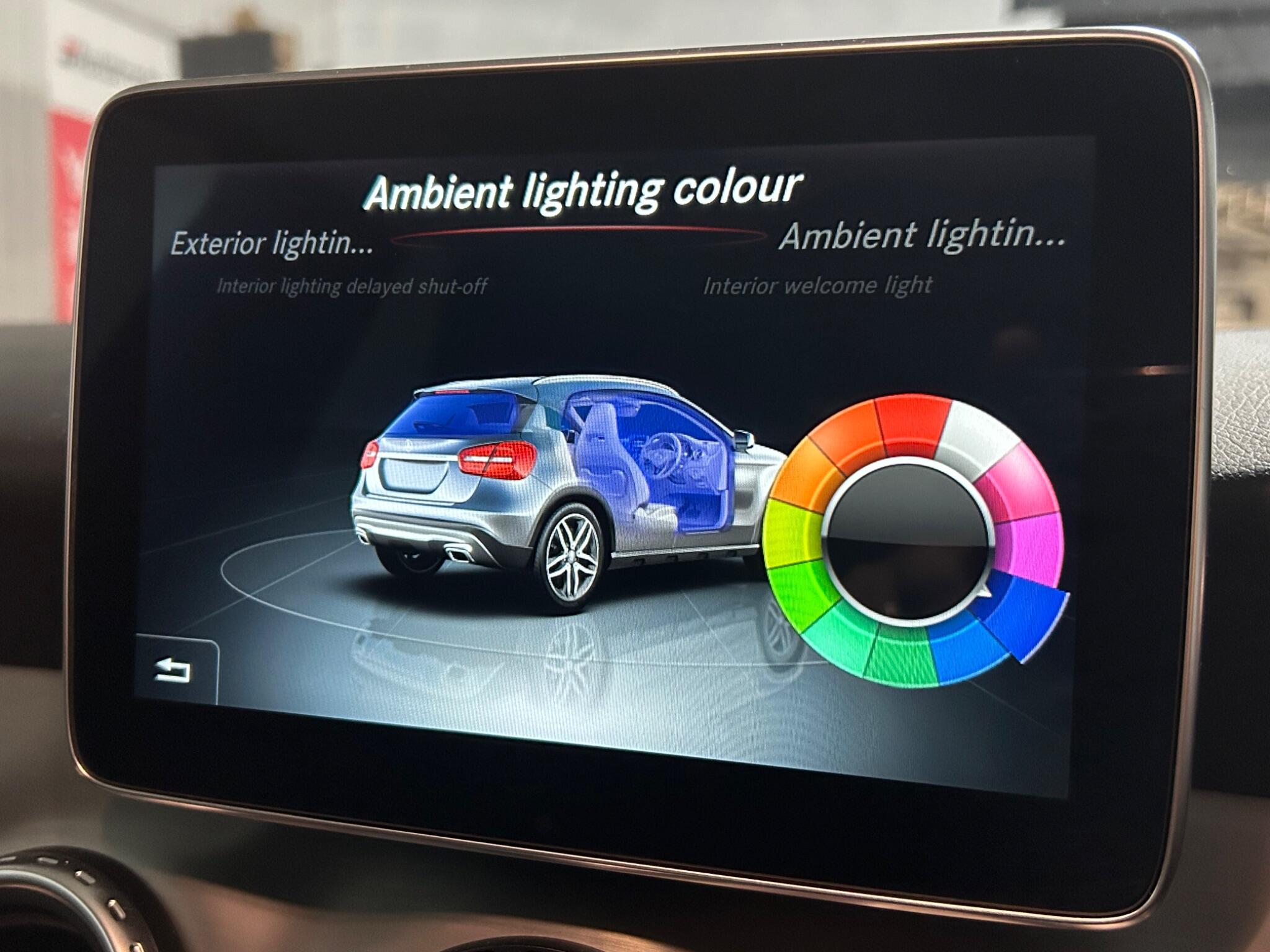Mercedes-Benz GLA view 25
