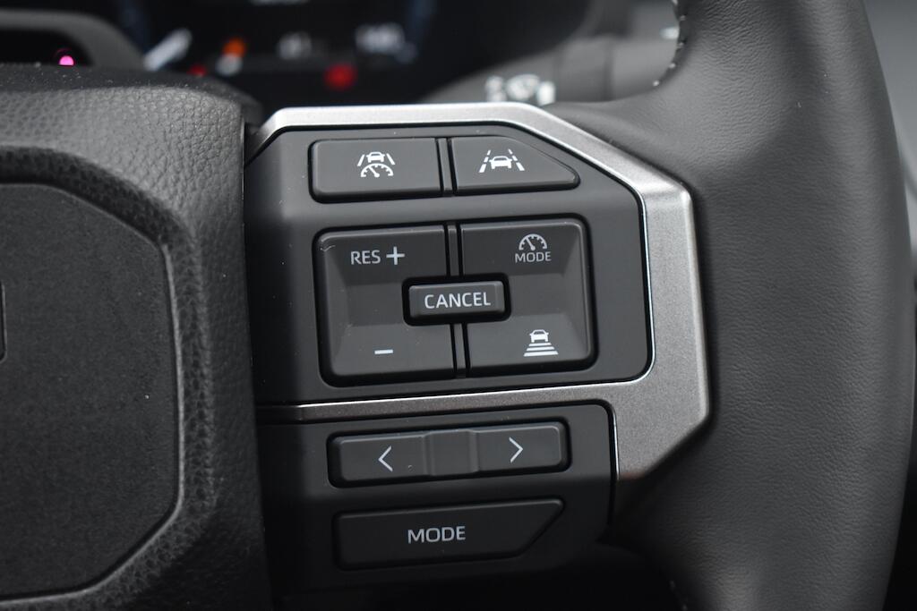 Toyota Hilux view 50