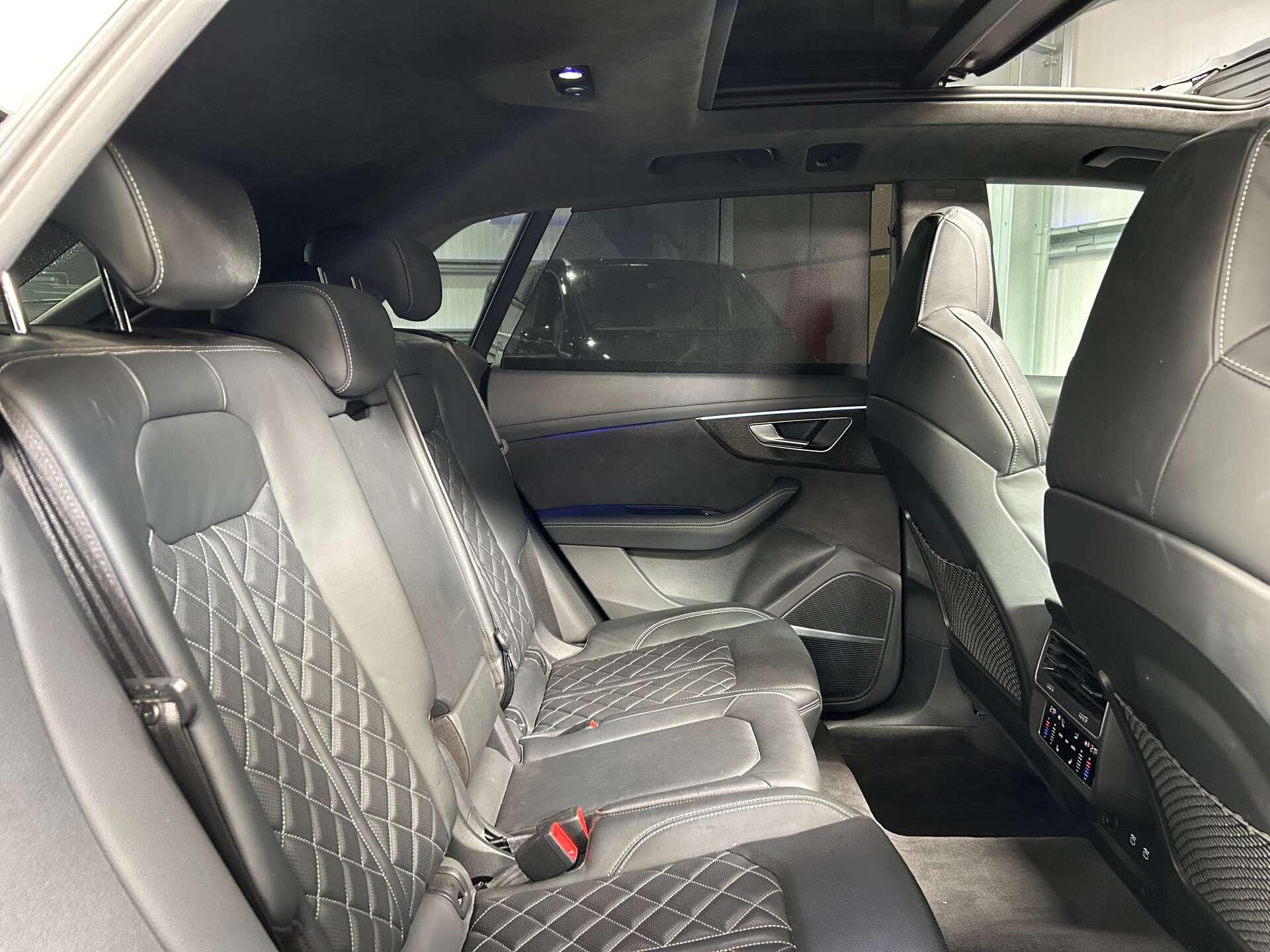 Audi Q8 view 25
