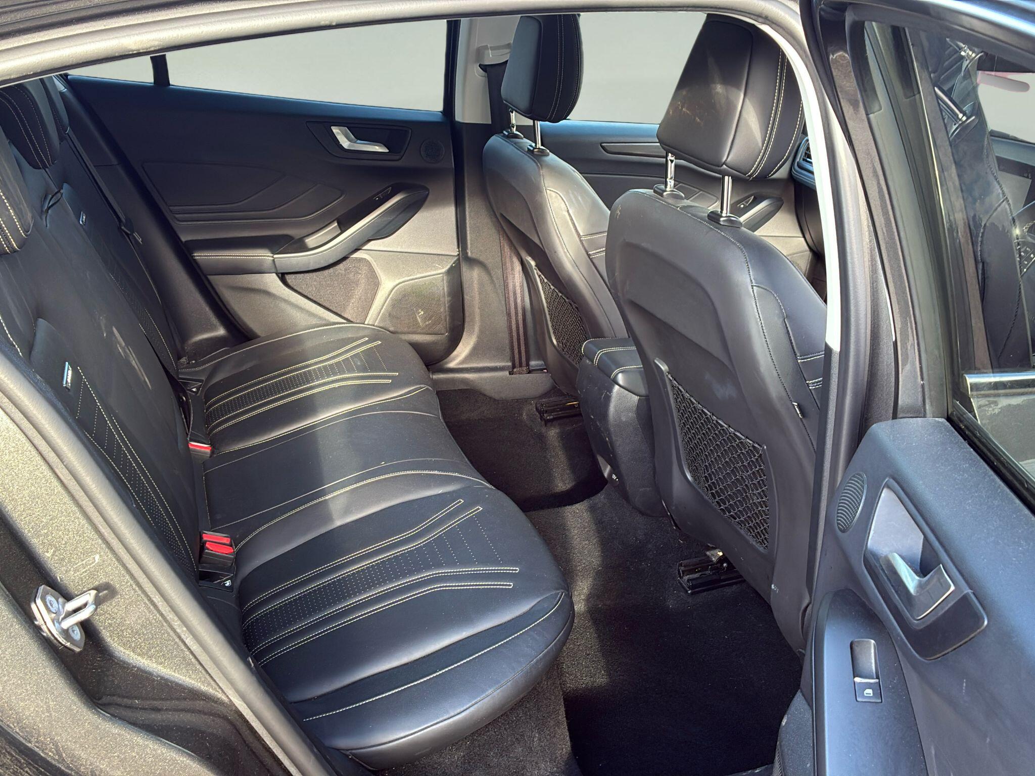 Ford Focus view 9