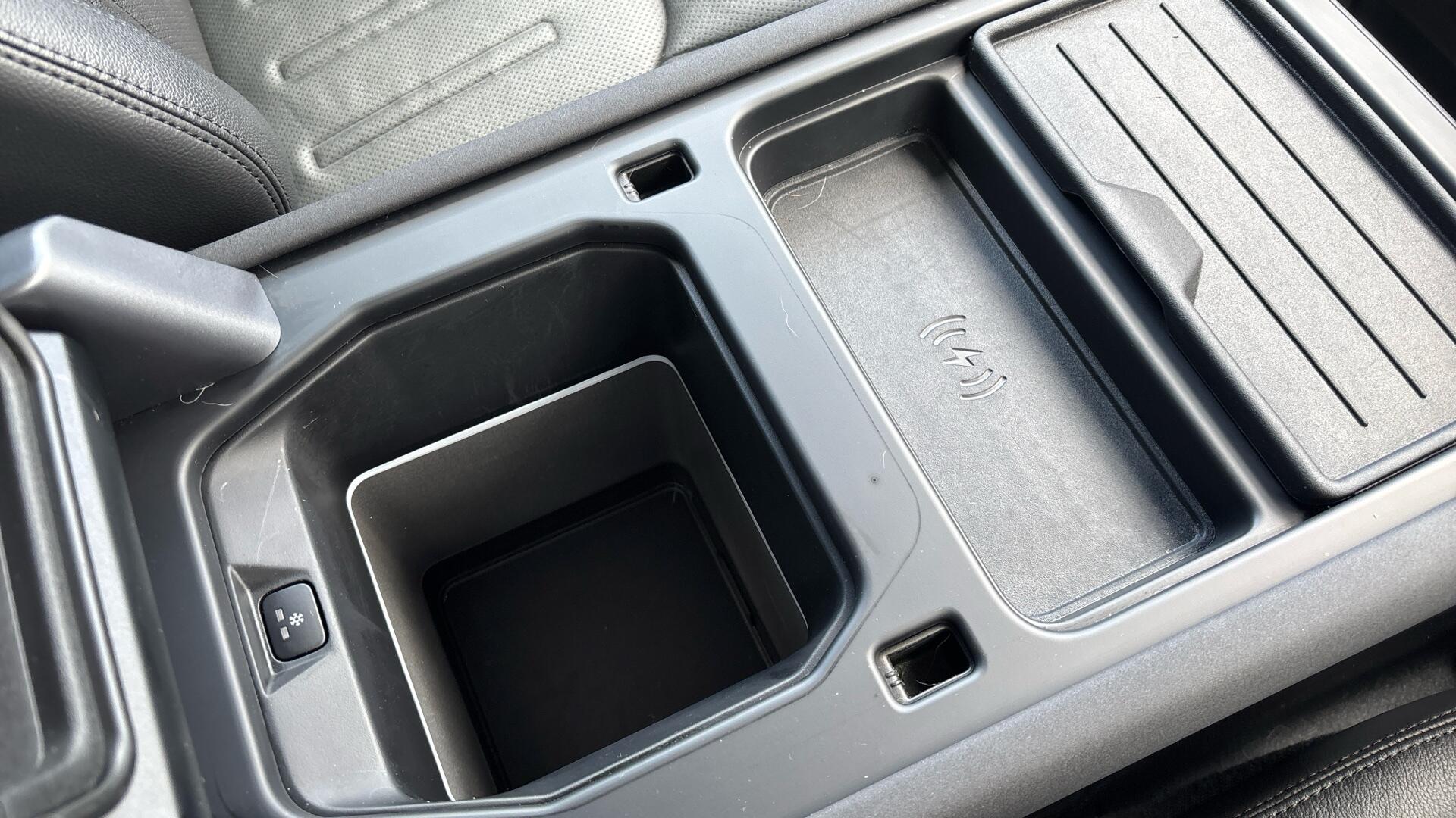Land Rover Defender view 45