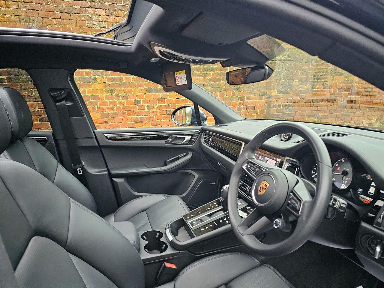 Porsche Macan view 21