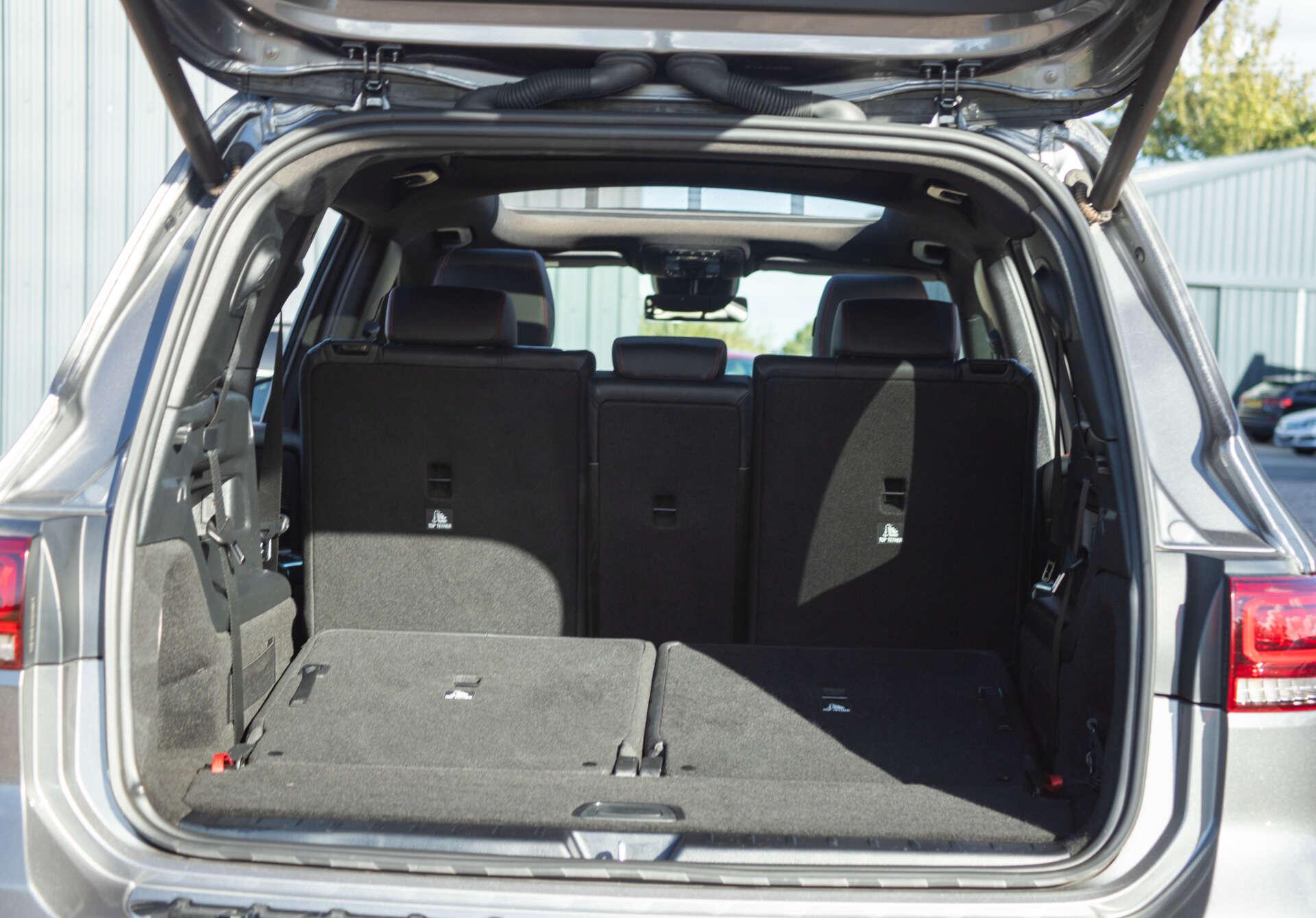 Mercedes-Benz GLB view 44