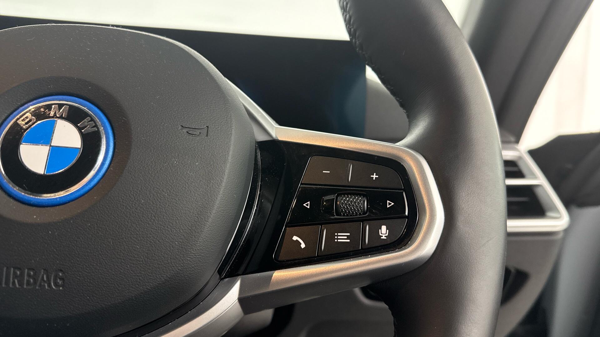 BMW i4 view 18