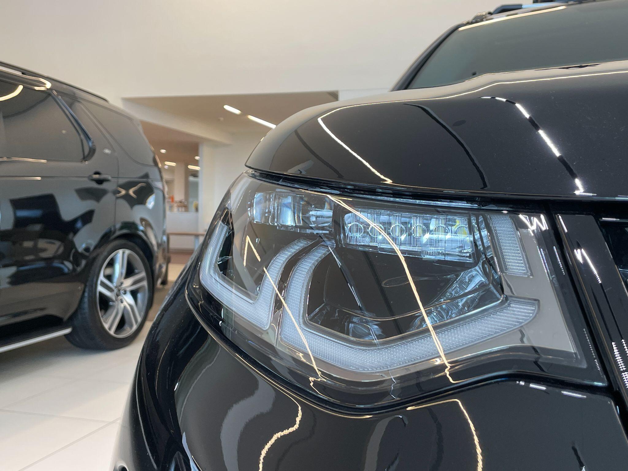 Land Rover Discovery Sport view 11