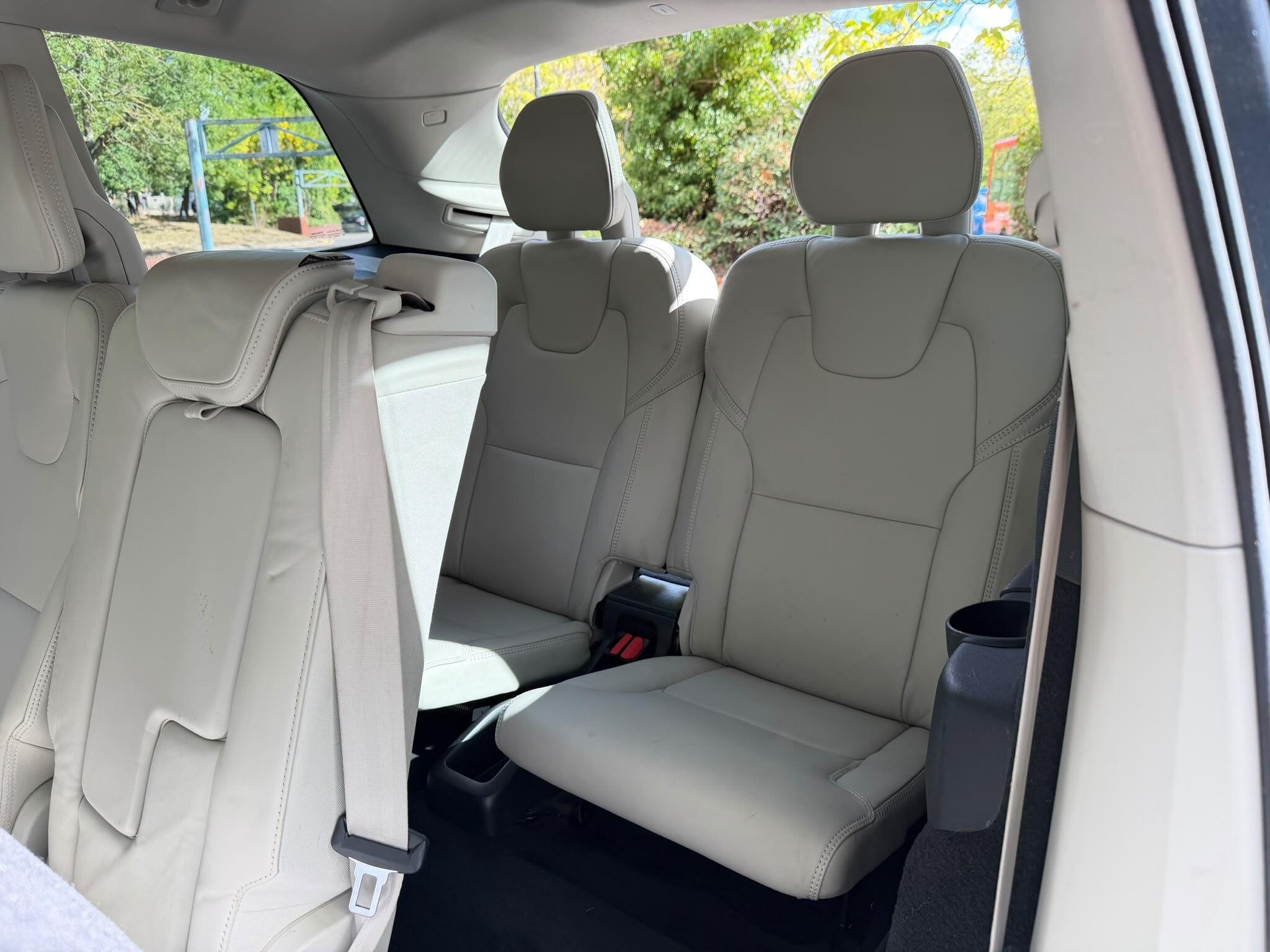 Volvo XC90 view 21