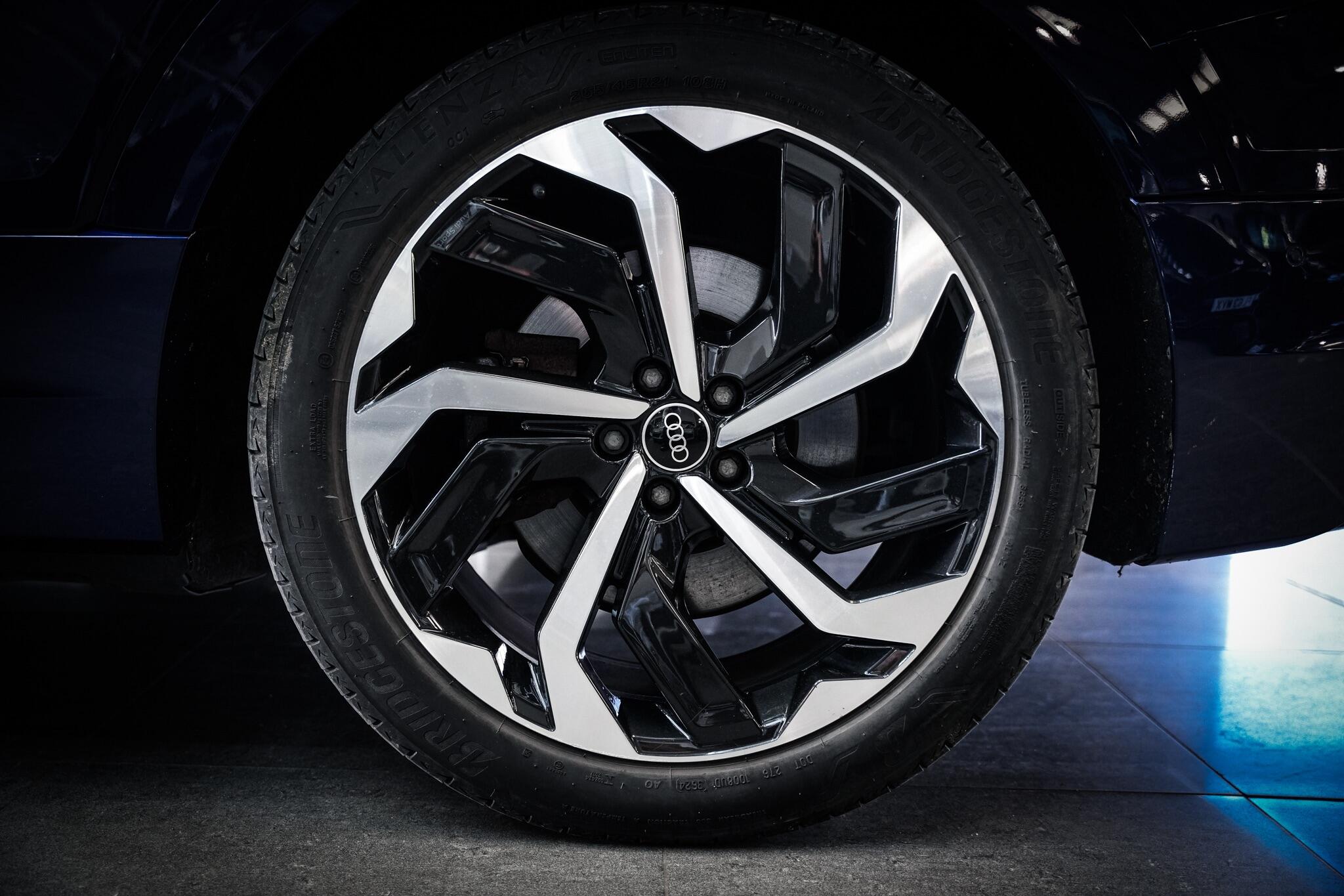 Audi E-Tron view 28