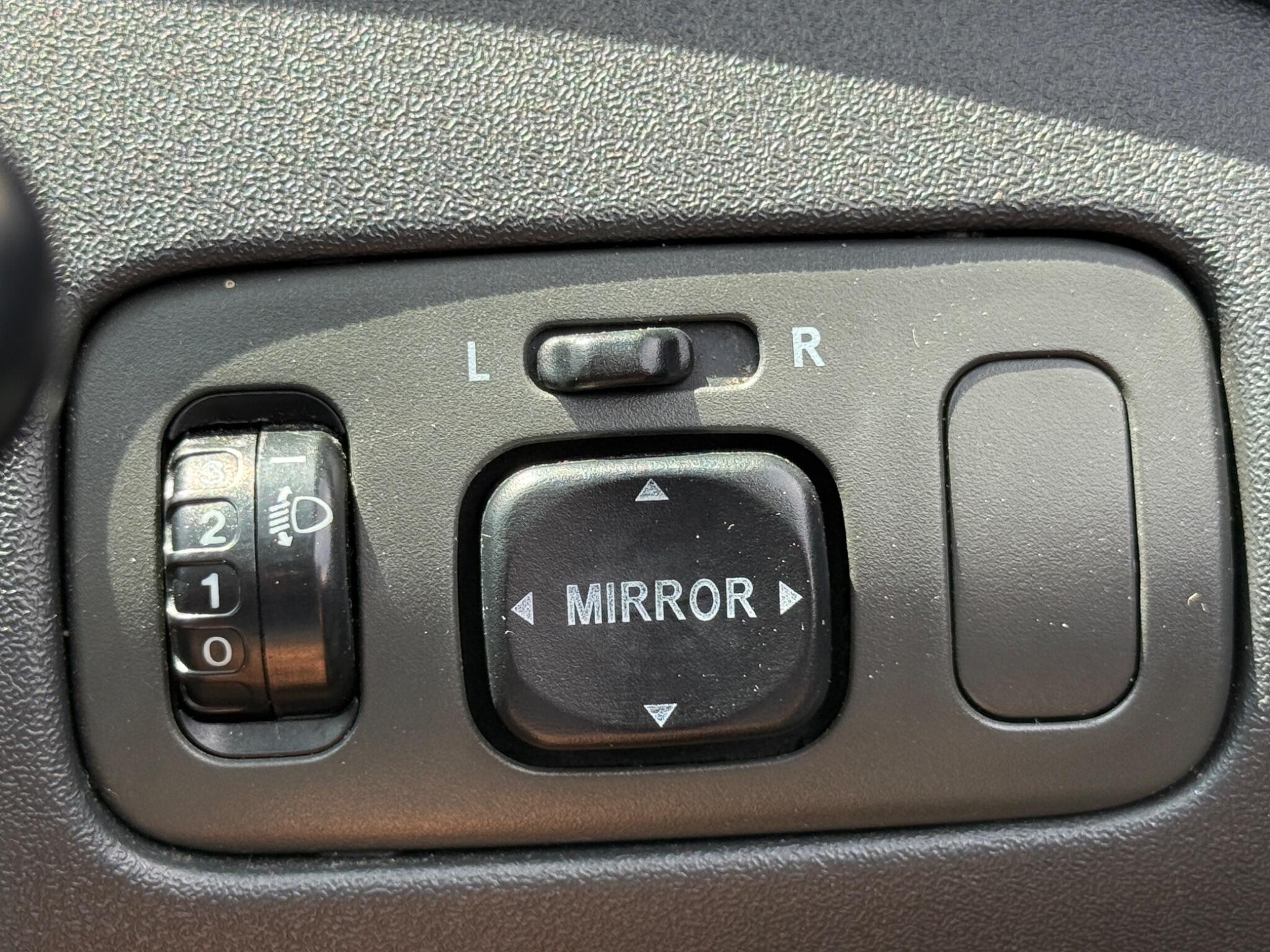 Toyota Yaris - Image 52