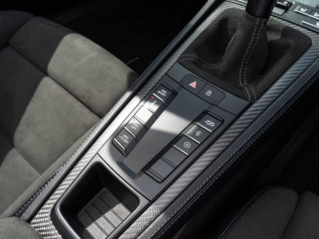 Porsche 718 Spyder view 28