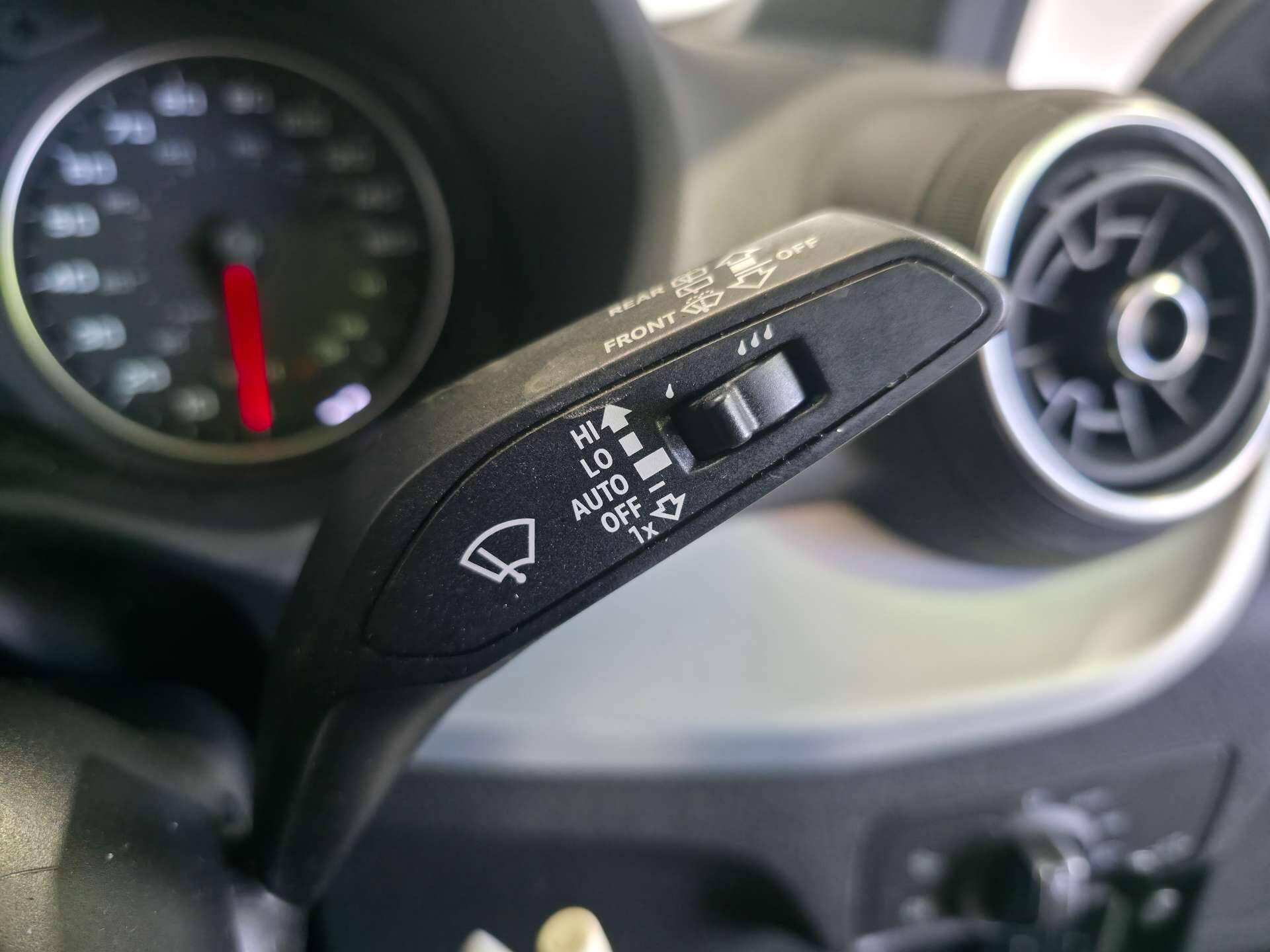 Audi Q2 view 18