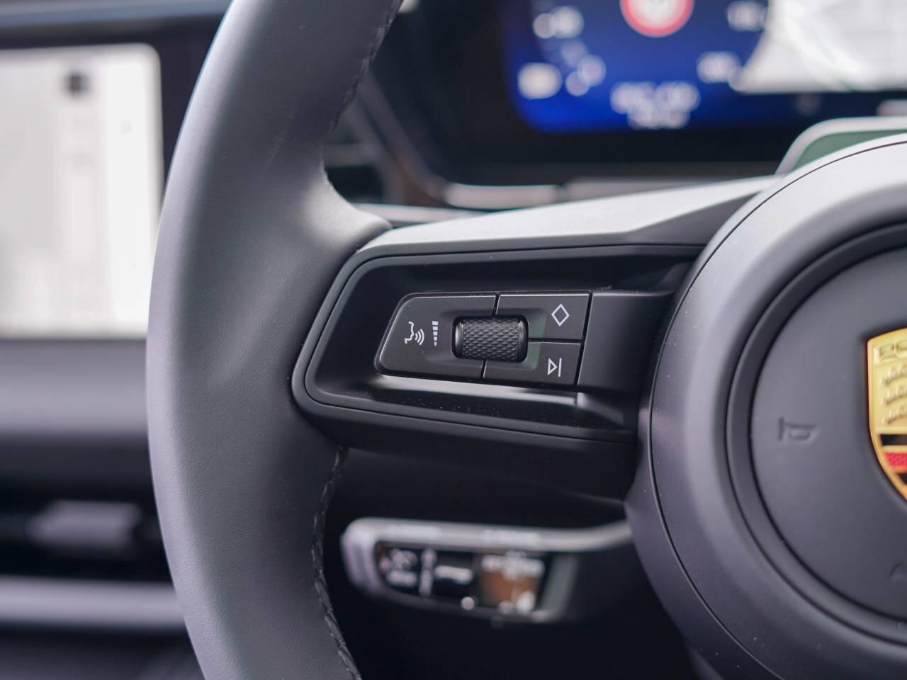 Porsche Macan view 28