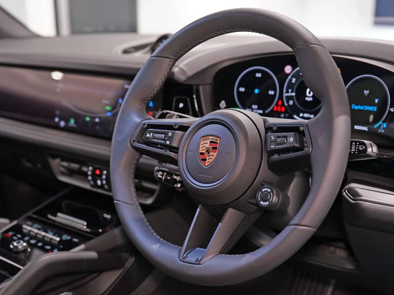 Porsche Cayenne view 4