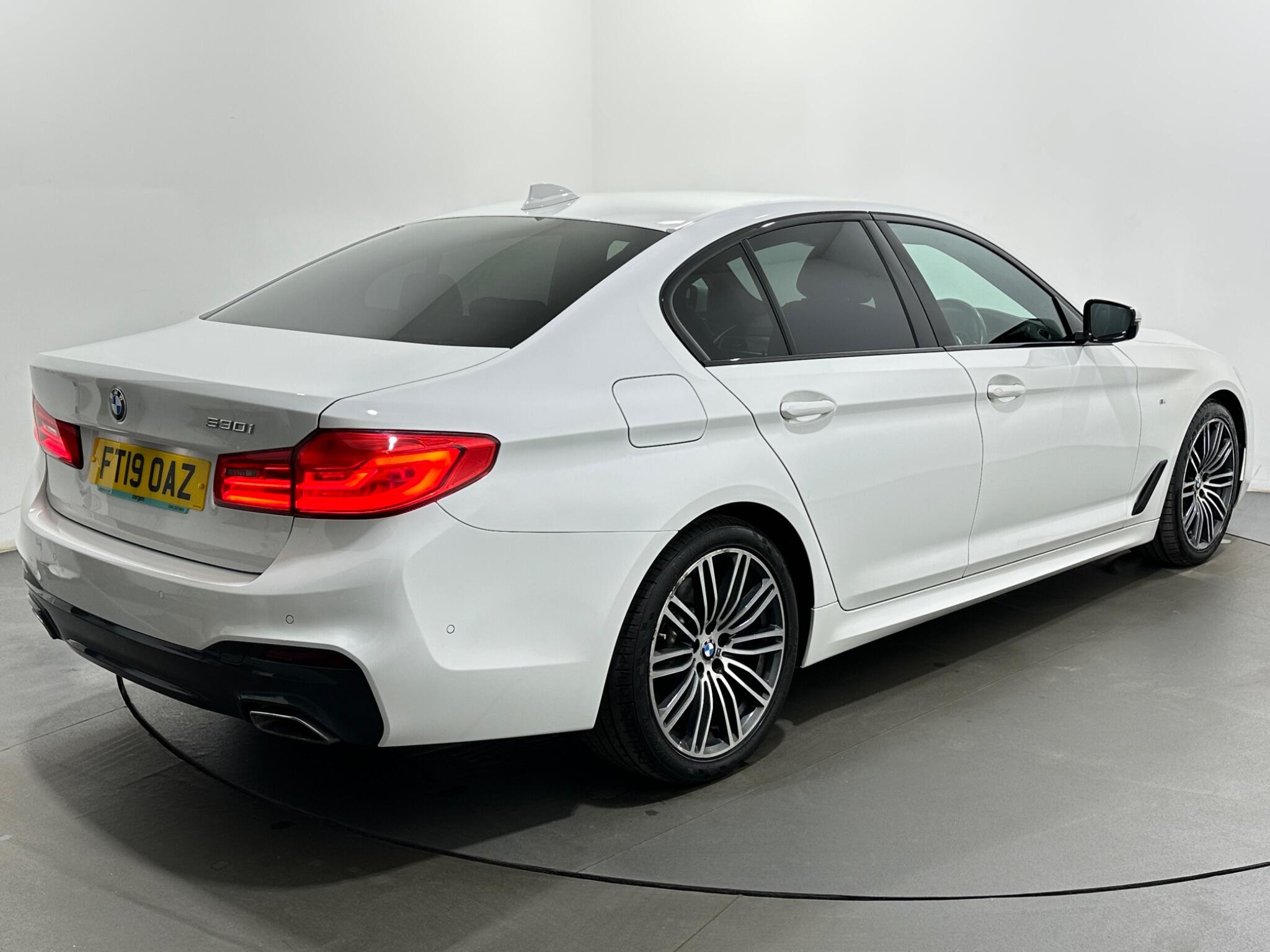 BMW 5 Series view 50