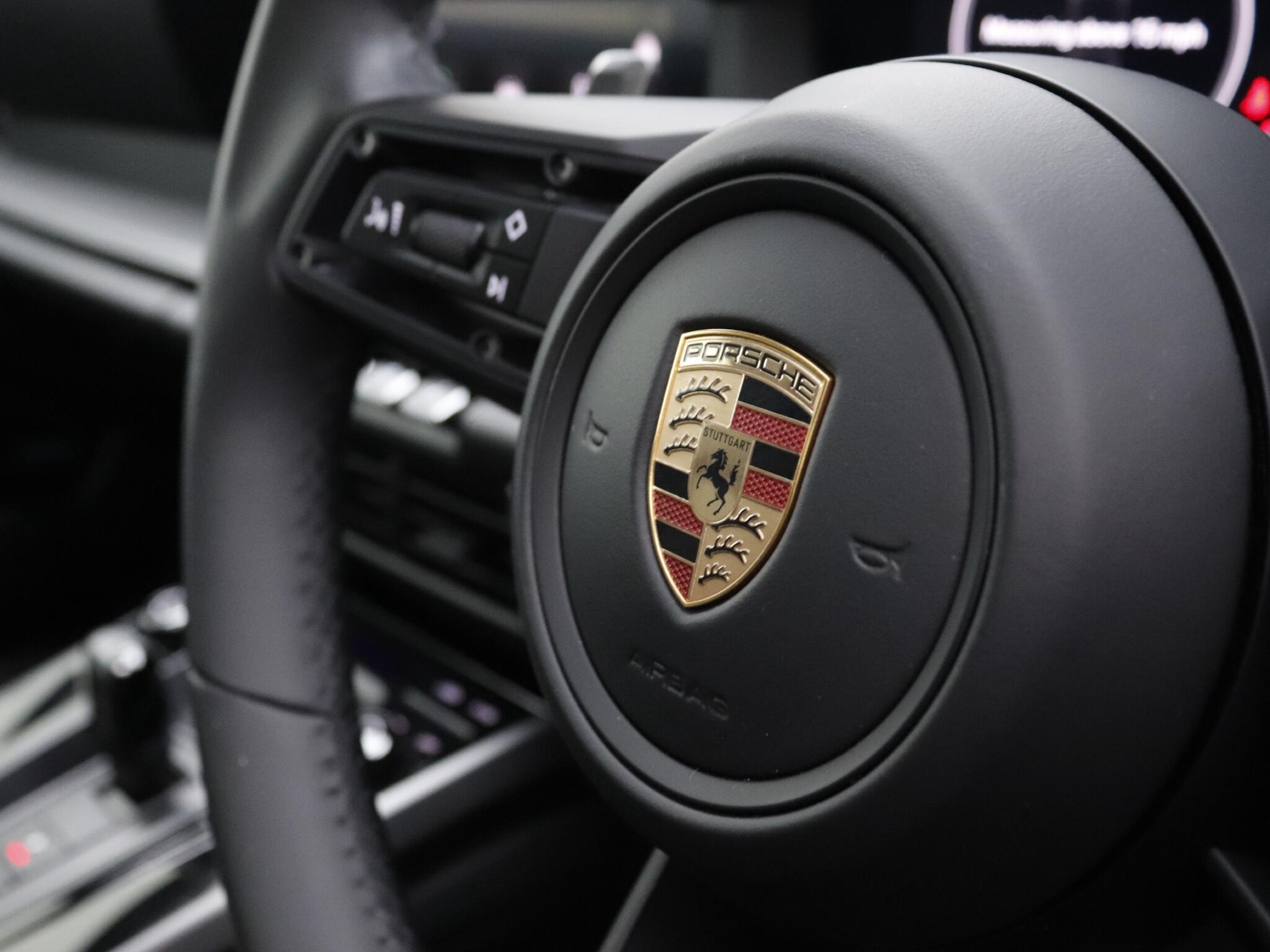 Porsche 911 view 17