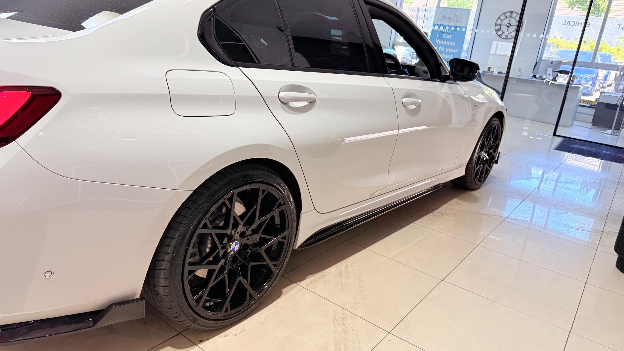 BMW 3 Series view 12