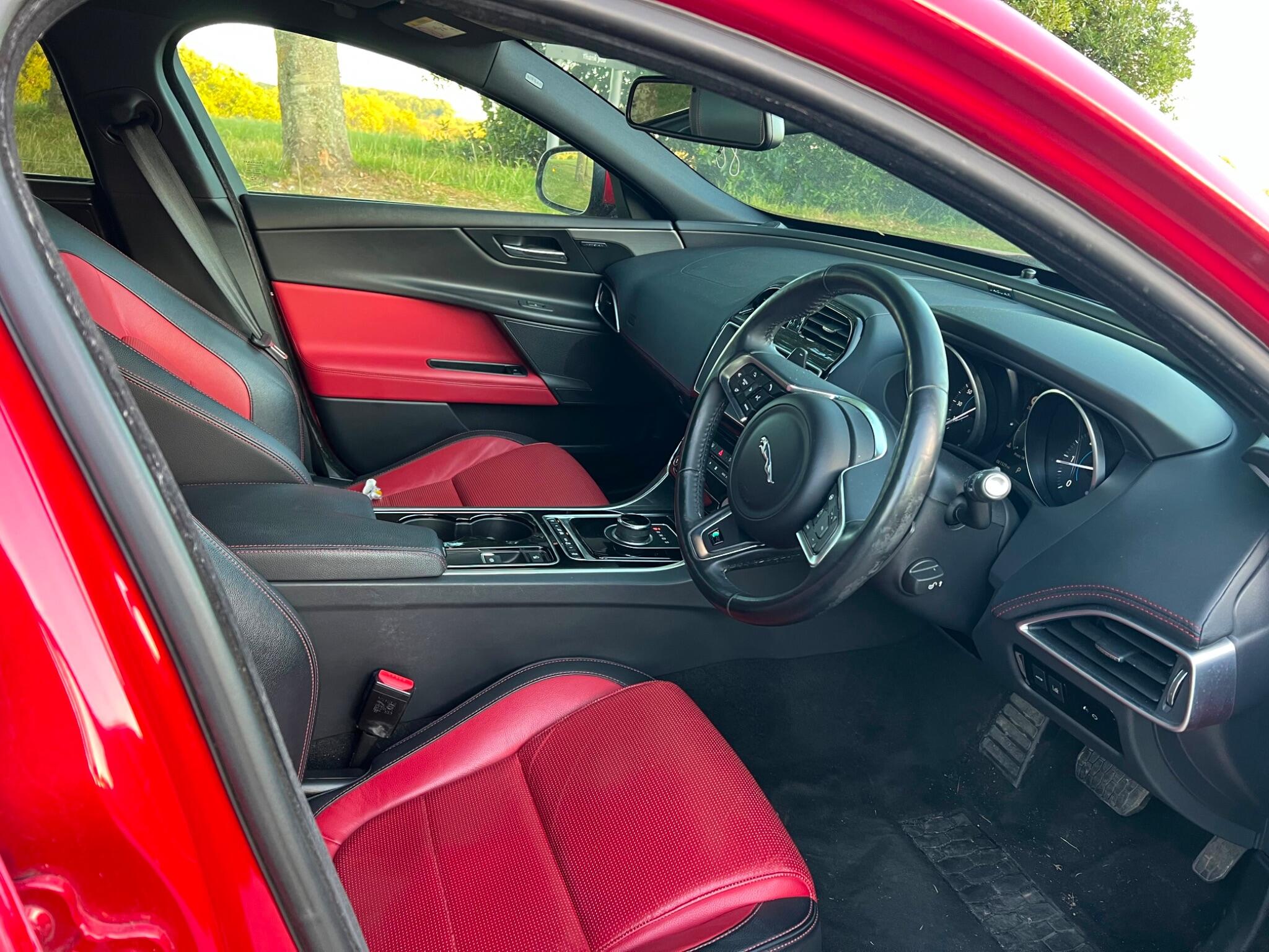Jaguar Xe view 3