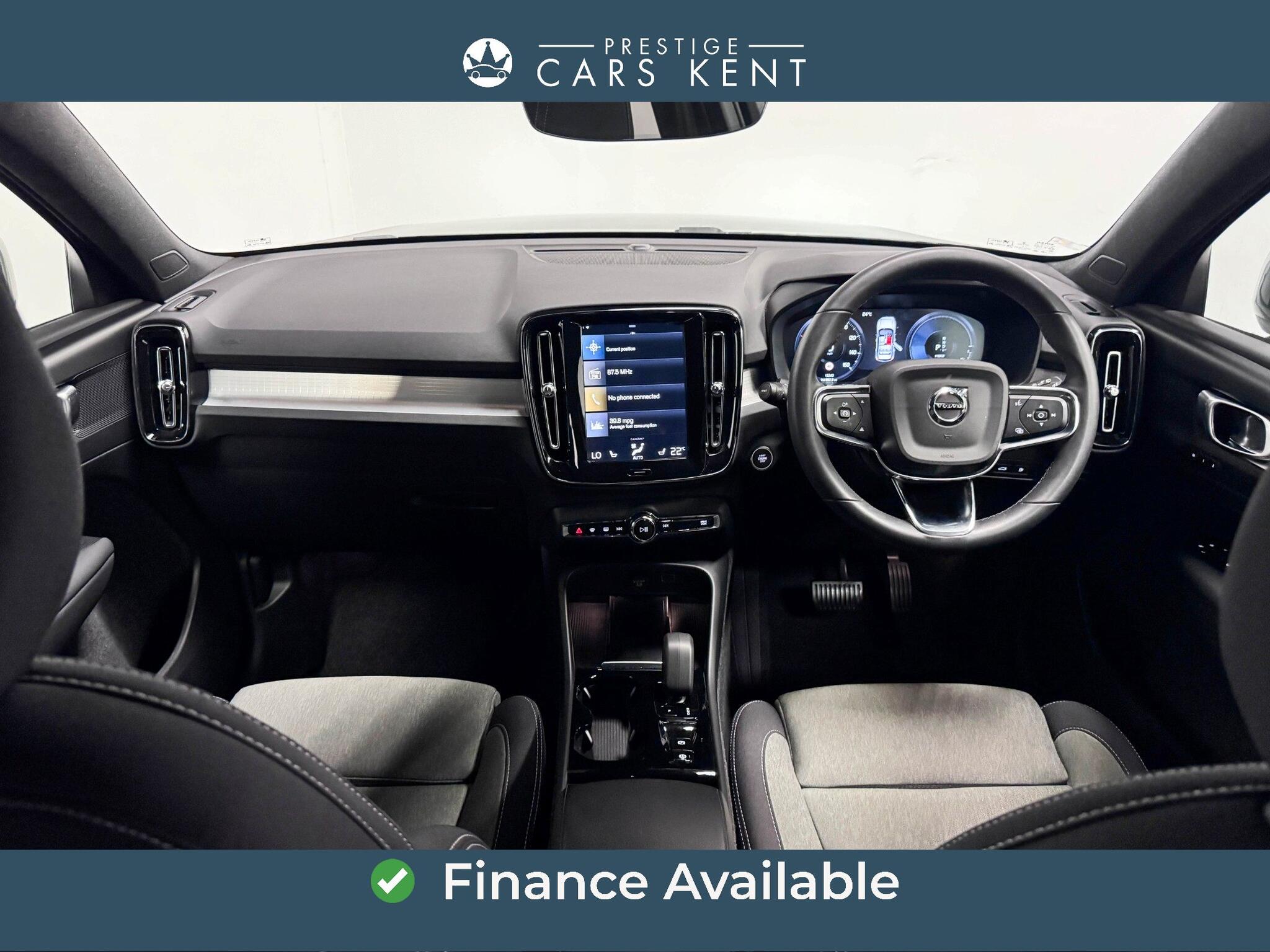Volvo XC40 view 2