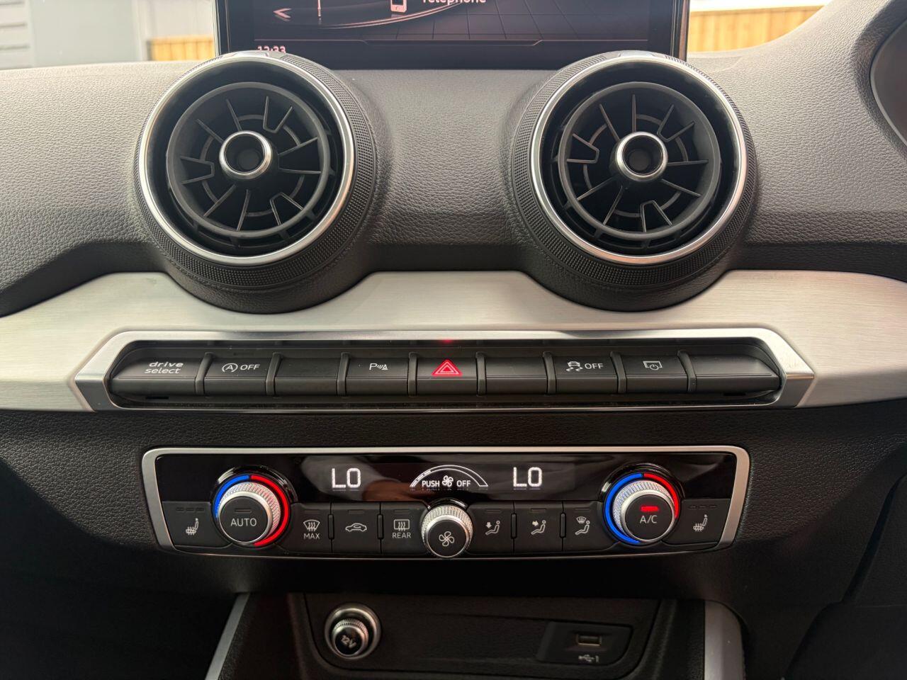 Audi SQ2 view 28